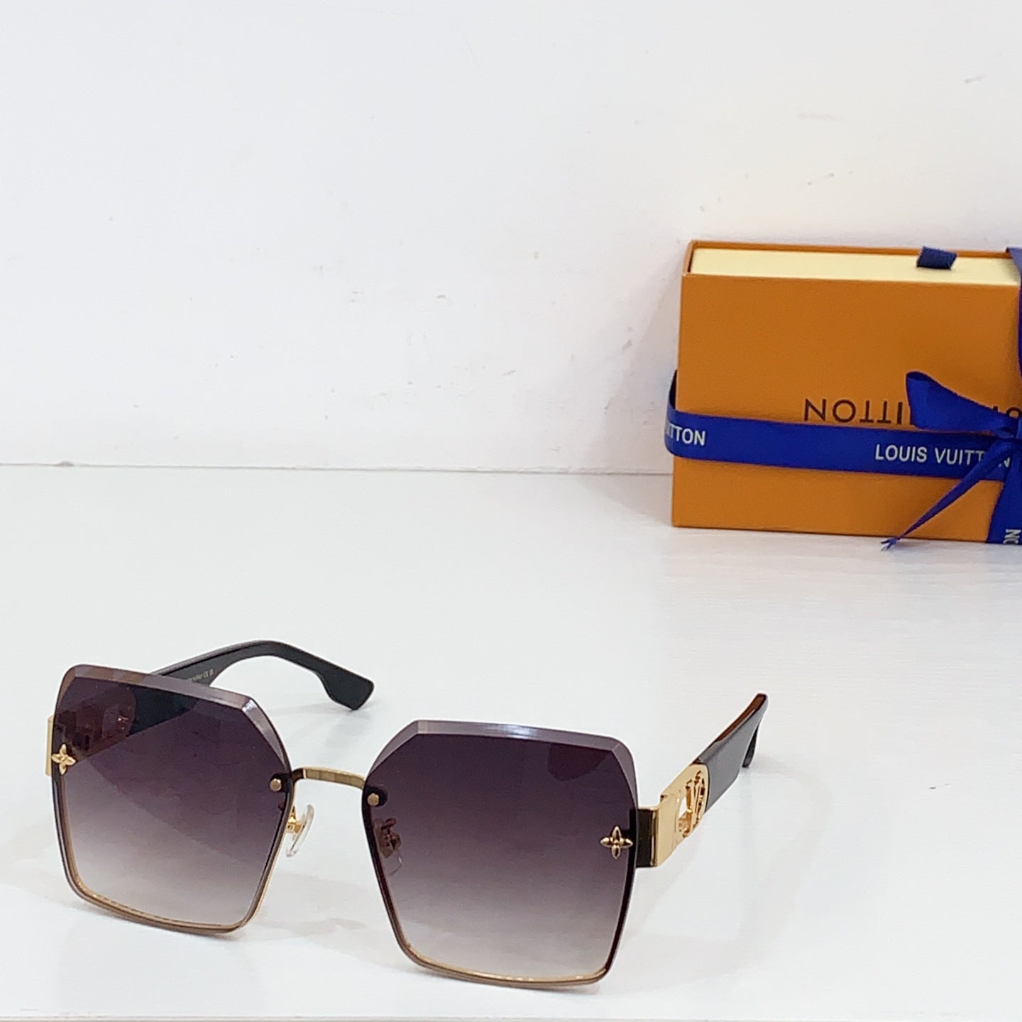 New Fashionable, Elegant, Comfortable, Lightweight, Exquisite  Sunglasses