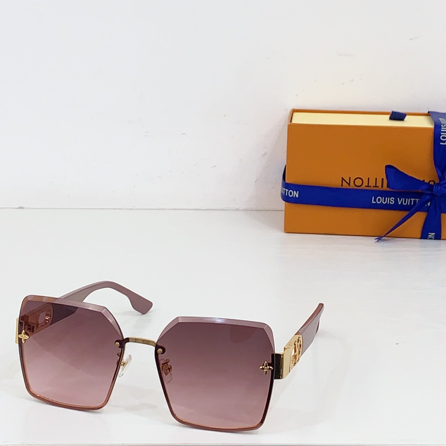 New Fashionable, Elegant, Comfortable, Lightweight, Exquisite  Sunglasses