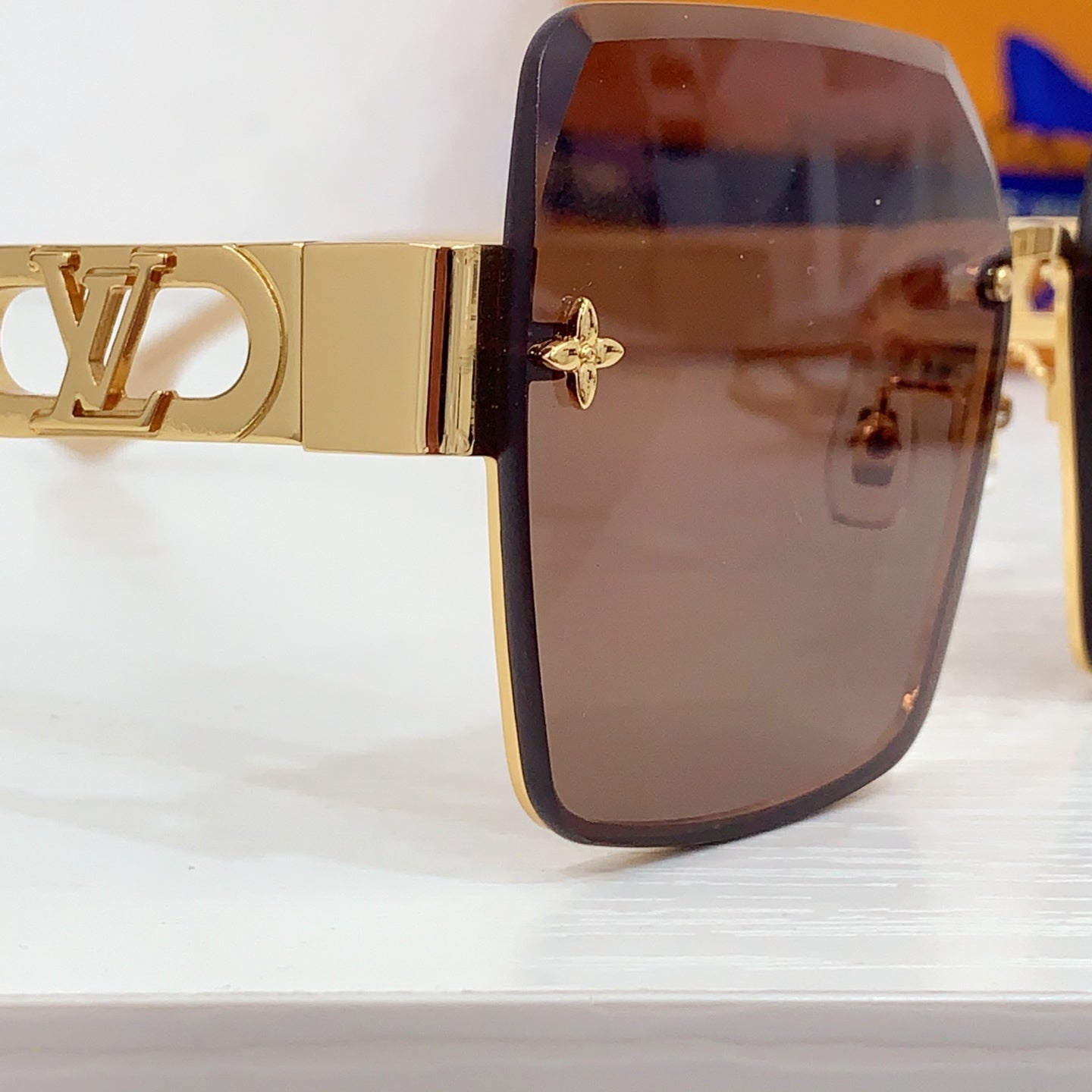 New Fashionable, Elegant, Comfortable, Lightweight, Exquisite  Sunglasses
