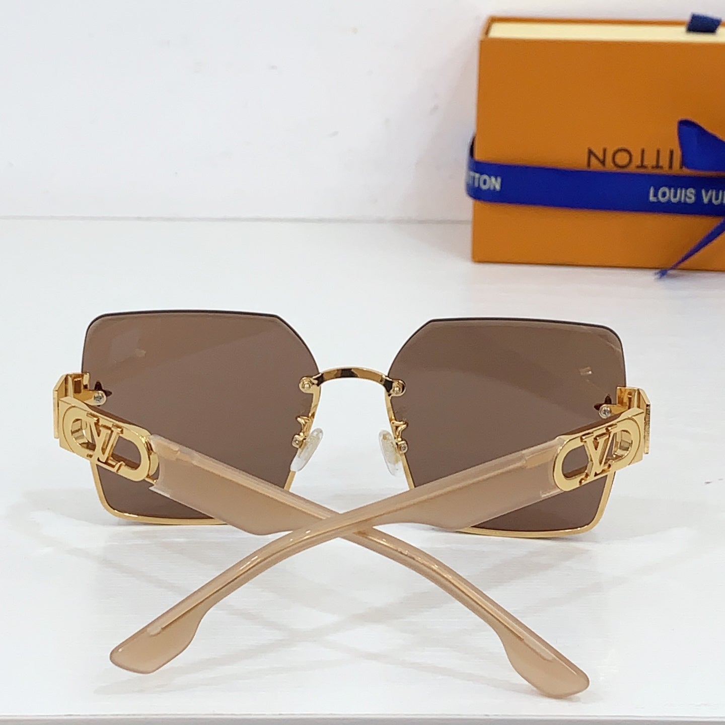 New Fashionable, Elegant, Comfortable, Lightweight, Exquisite  Sunglasses