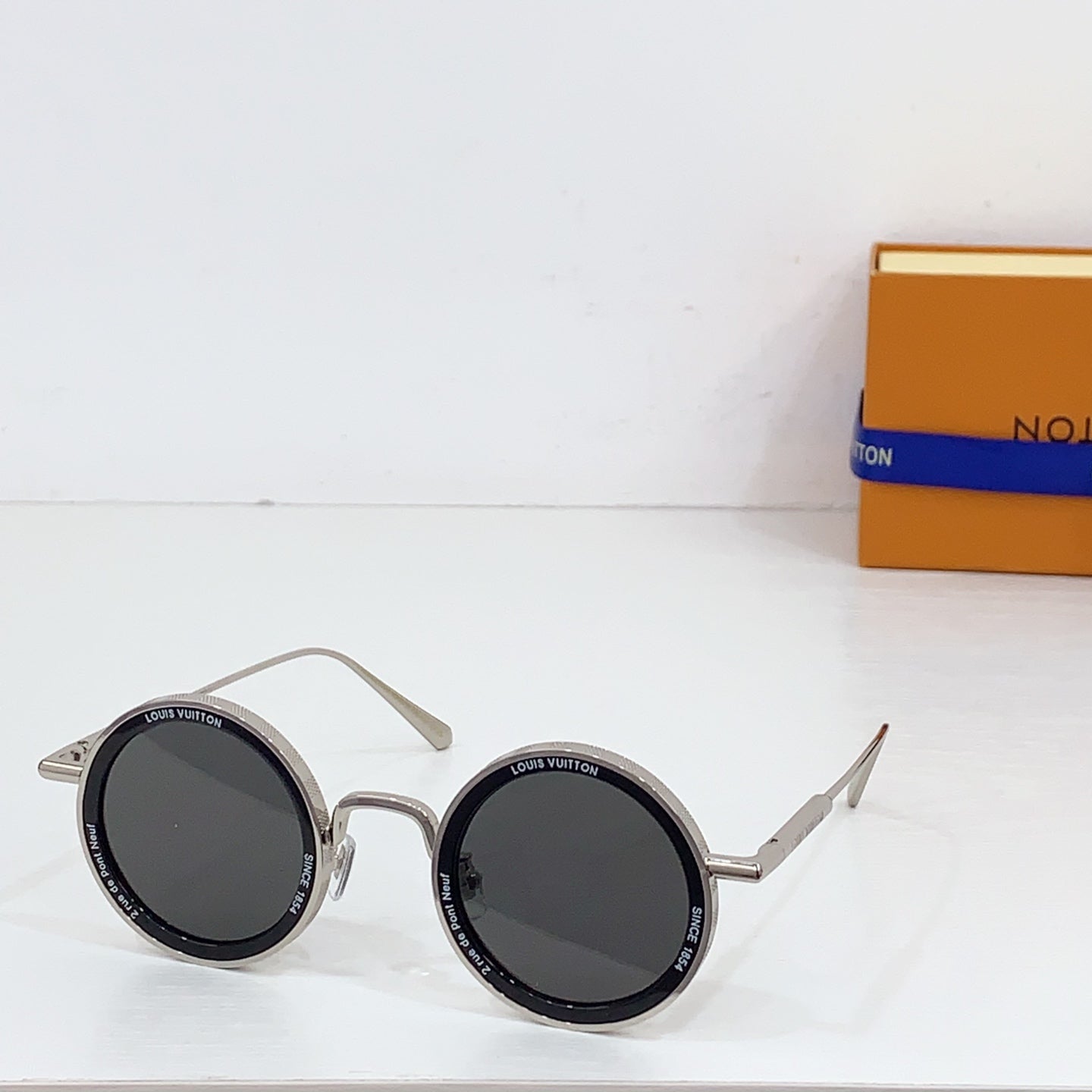 New Fashionable, Elegant, Comfortable, Lightweight, Exquisite  Sunglasses