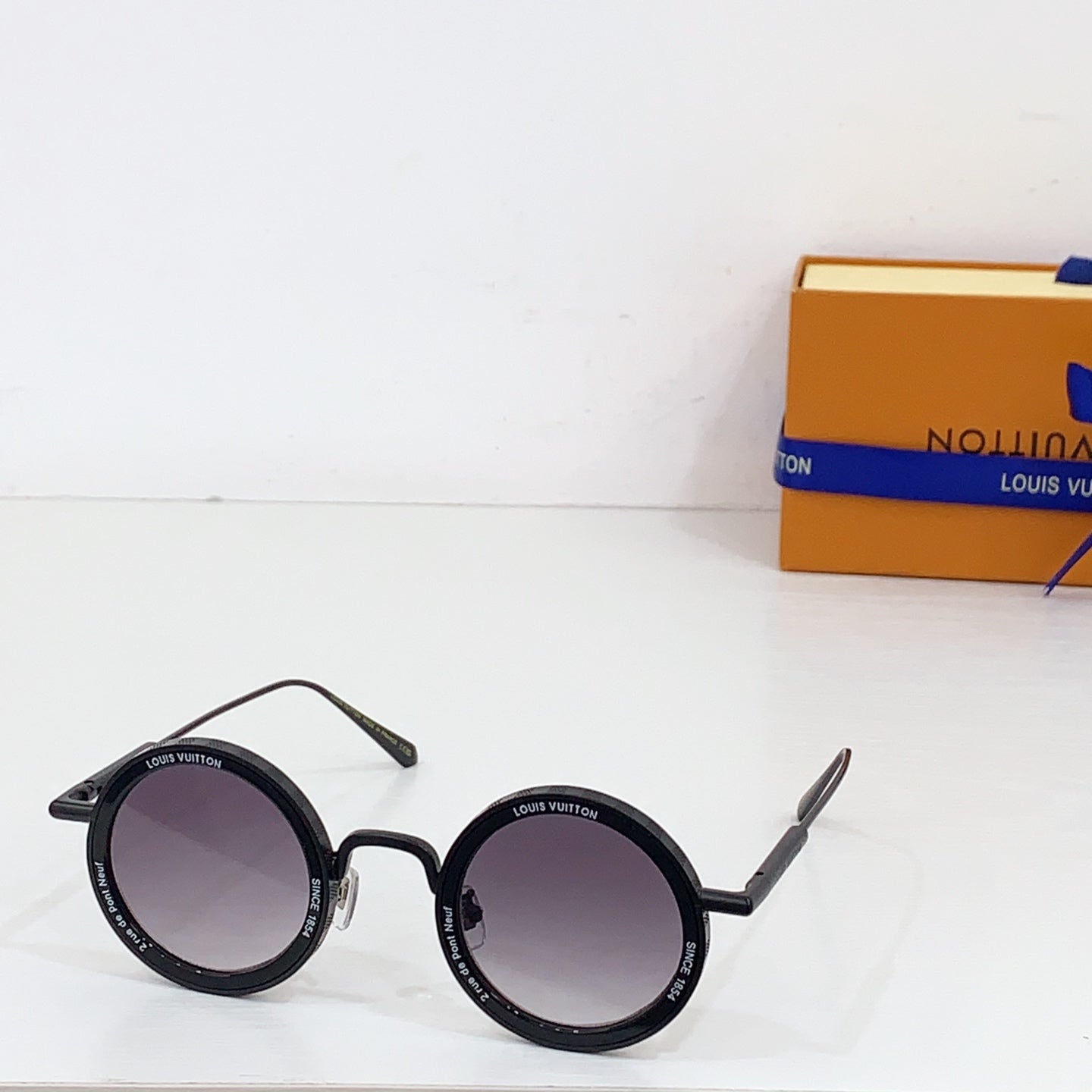 New Fashionable, Elegant, Comfortable, Lightweight, Exquisite  Sunglasses