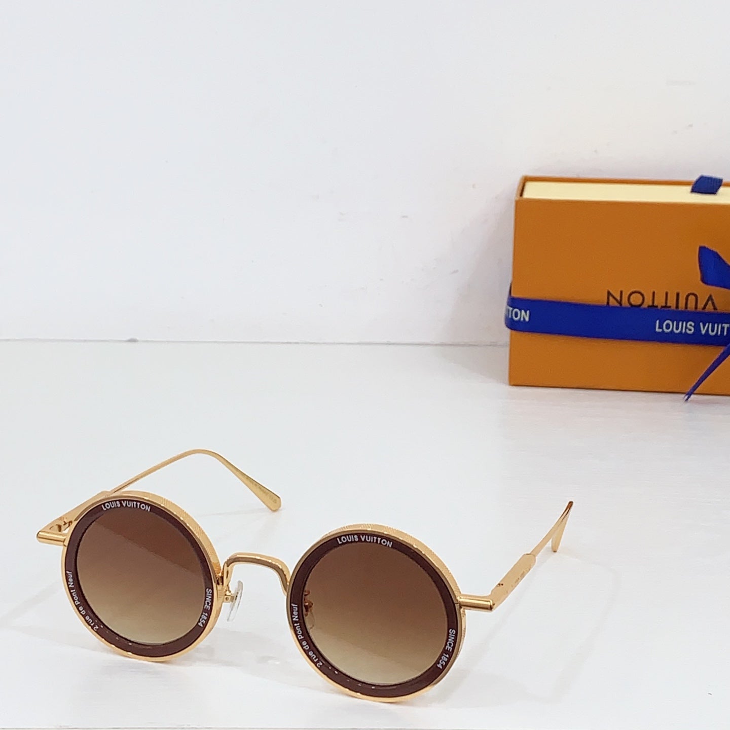 New Fashionable, Elegant, Comfortable, Lightweight, Exquisite  Sunglasses