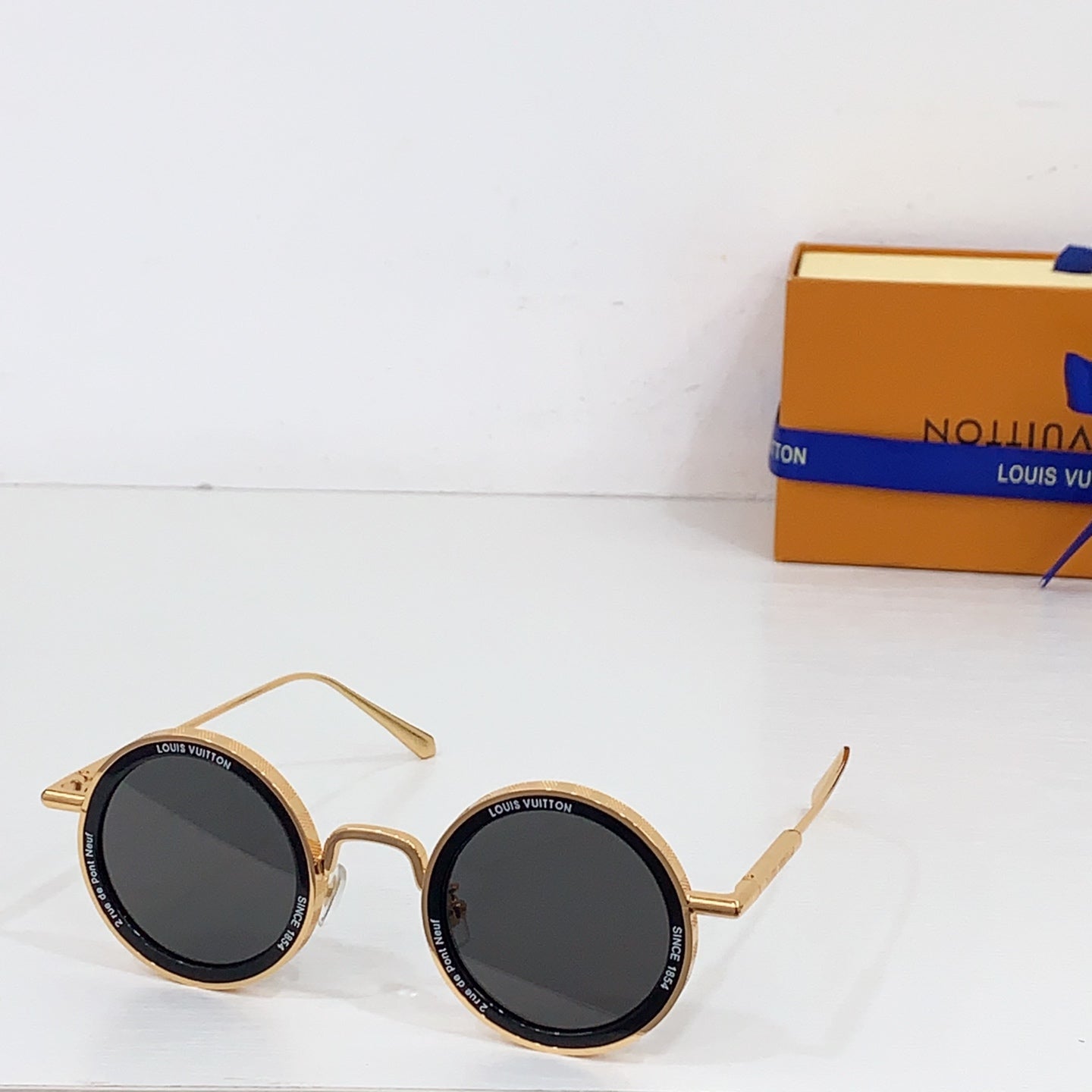 New Fashionable, Elegant, Comfortable, Lightweight, Exquisite  Sunglasses