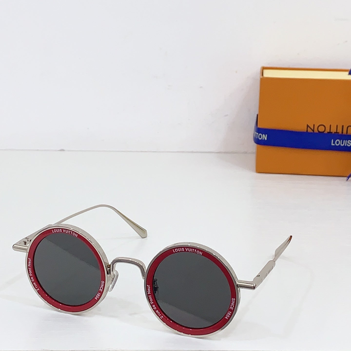 New Fashionable, Elegant, Comfortable, Lightweight, Exquisite  Sunglasses