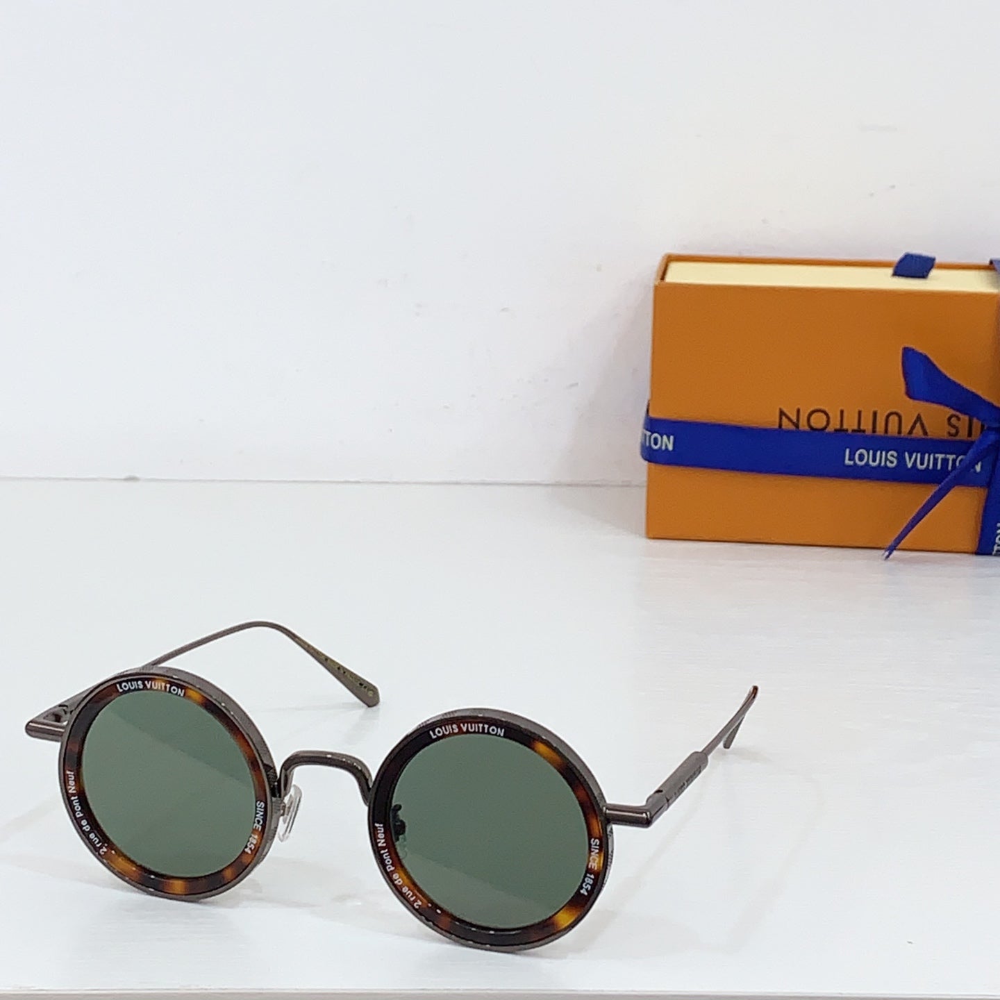 New Fashionable, Elegant, Comfortable, Lightweight, Exquisite  Sunglasses