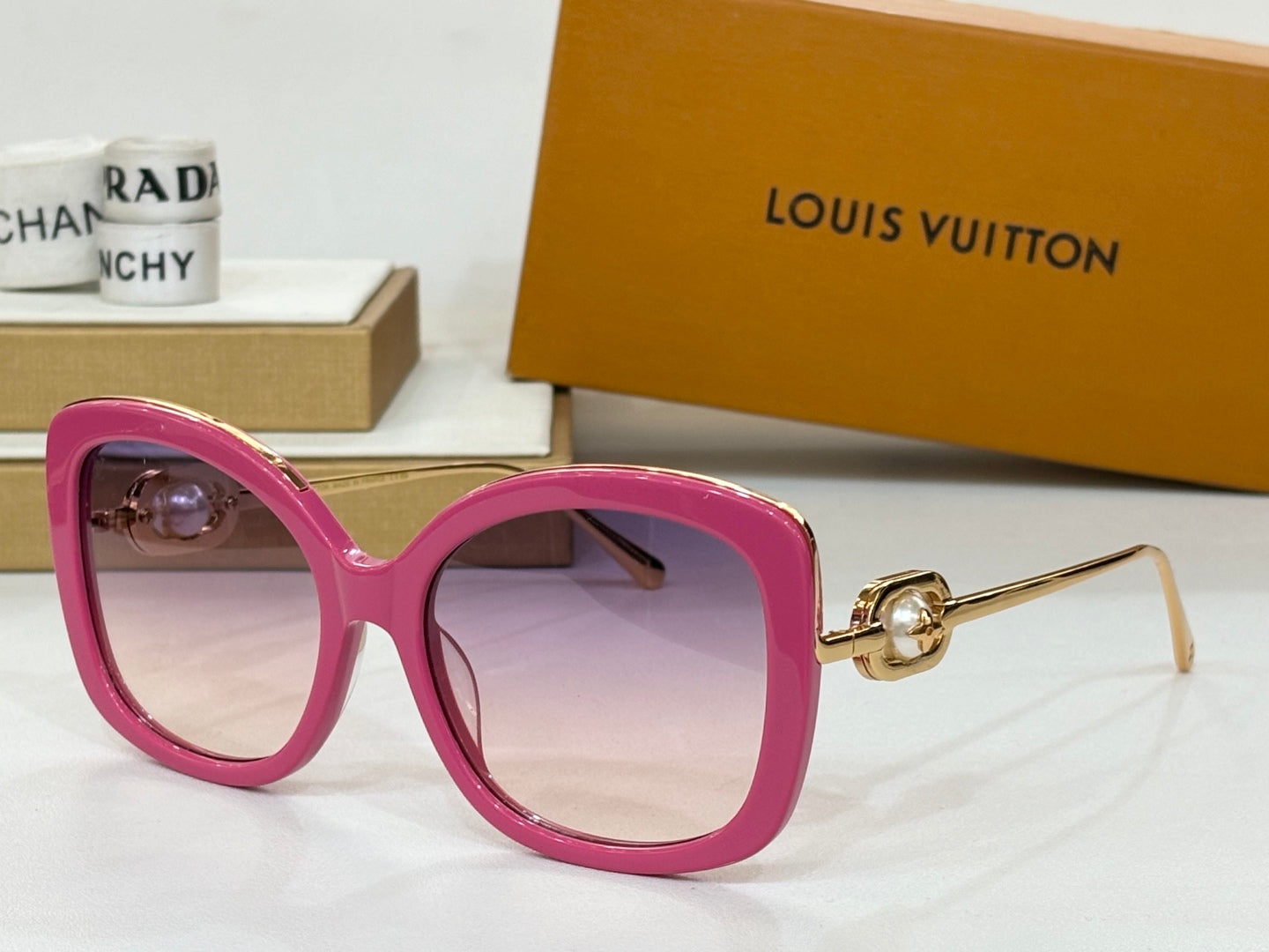 New Fashionable, Elegant, Comfortable, Lightweight, Exquisite  Sunglasses