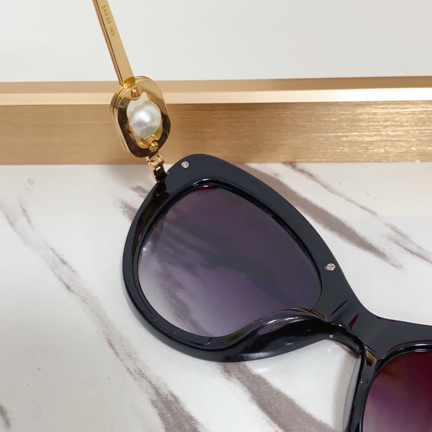 New Fashionable, Elegant, Comfortable, Lightweight, Exquisite  Sunglasses