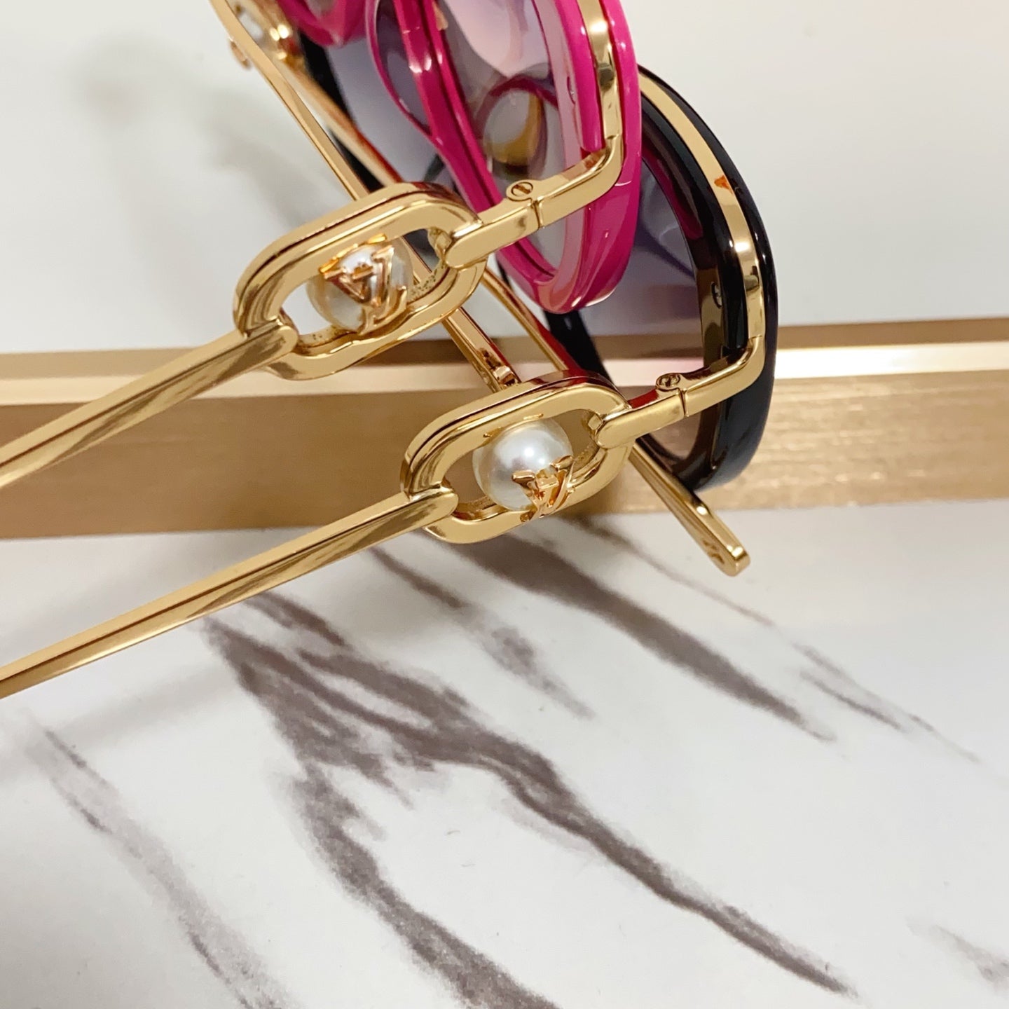 New Fashionable, Elegant, Comfortable, Lightweight, Exquisite  Sunglasses