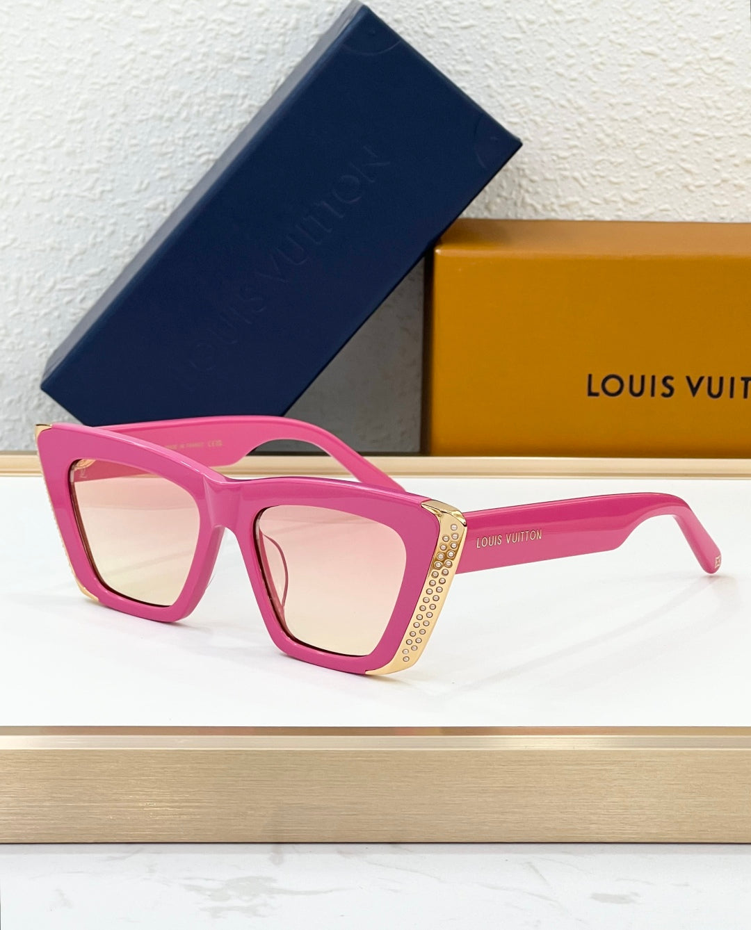 New Fashionable, Elegant, Comfortable, Lightweight, Exquisite  Sunglasses