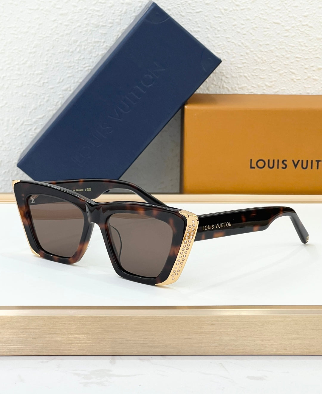 New Fashionable, Elegant, Comfortable, Lightweight, Exquisite  Sunglasses