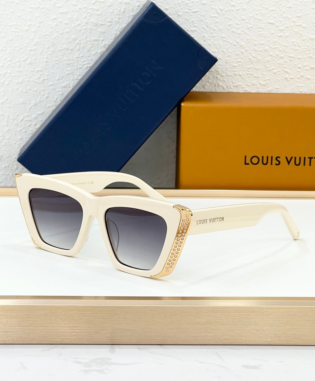New Fashionable, Elegant, Comfortable, Lightweight, Exquisite  Sunglasses