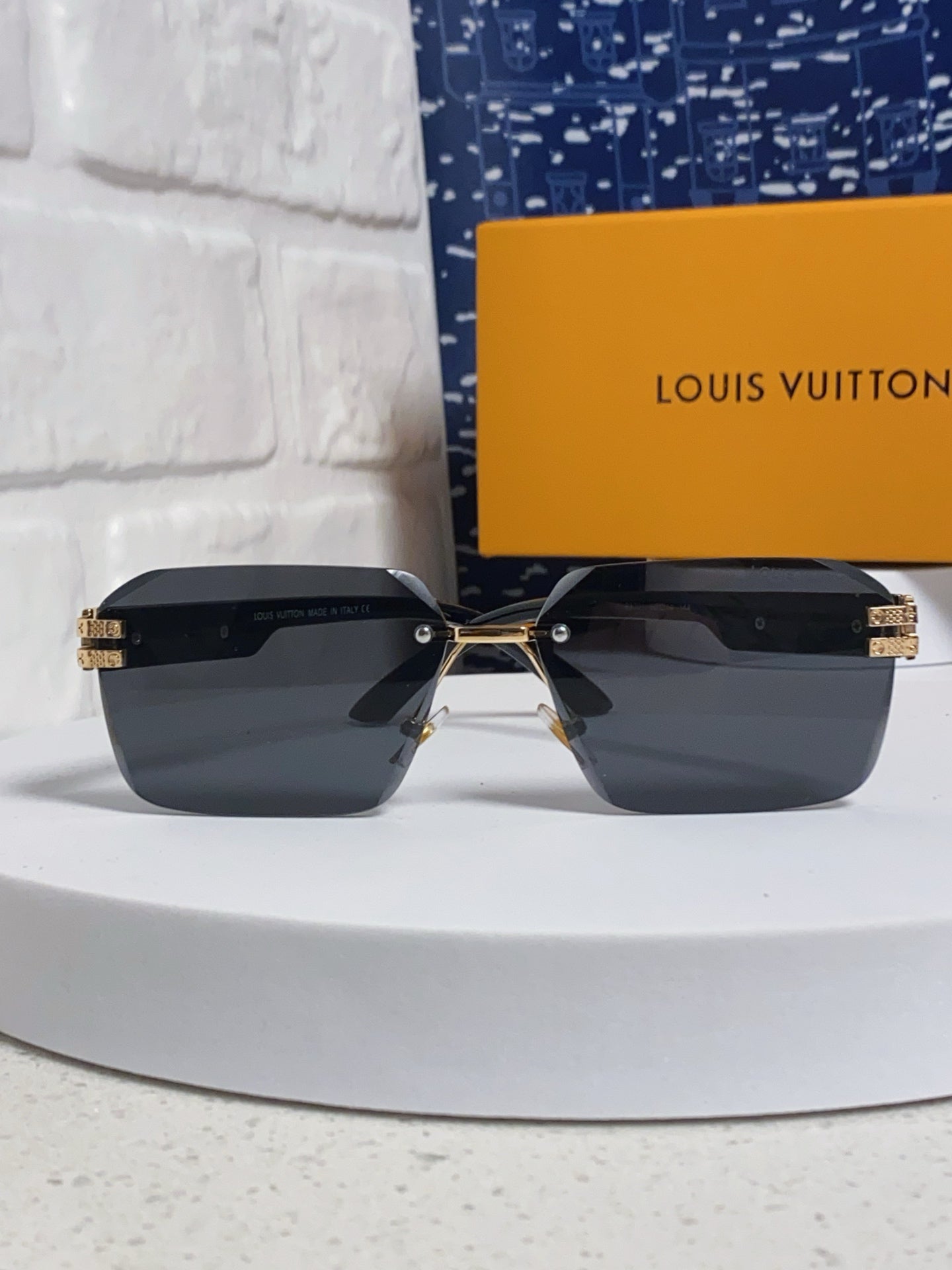 New Fashionable, Elegant, Comfortable, Lightweight, Exquisite  Sunglasses
