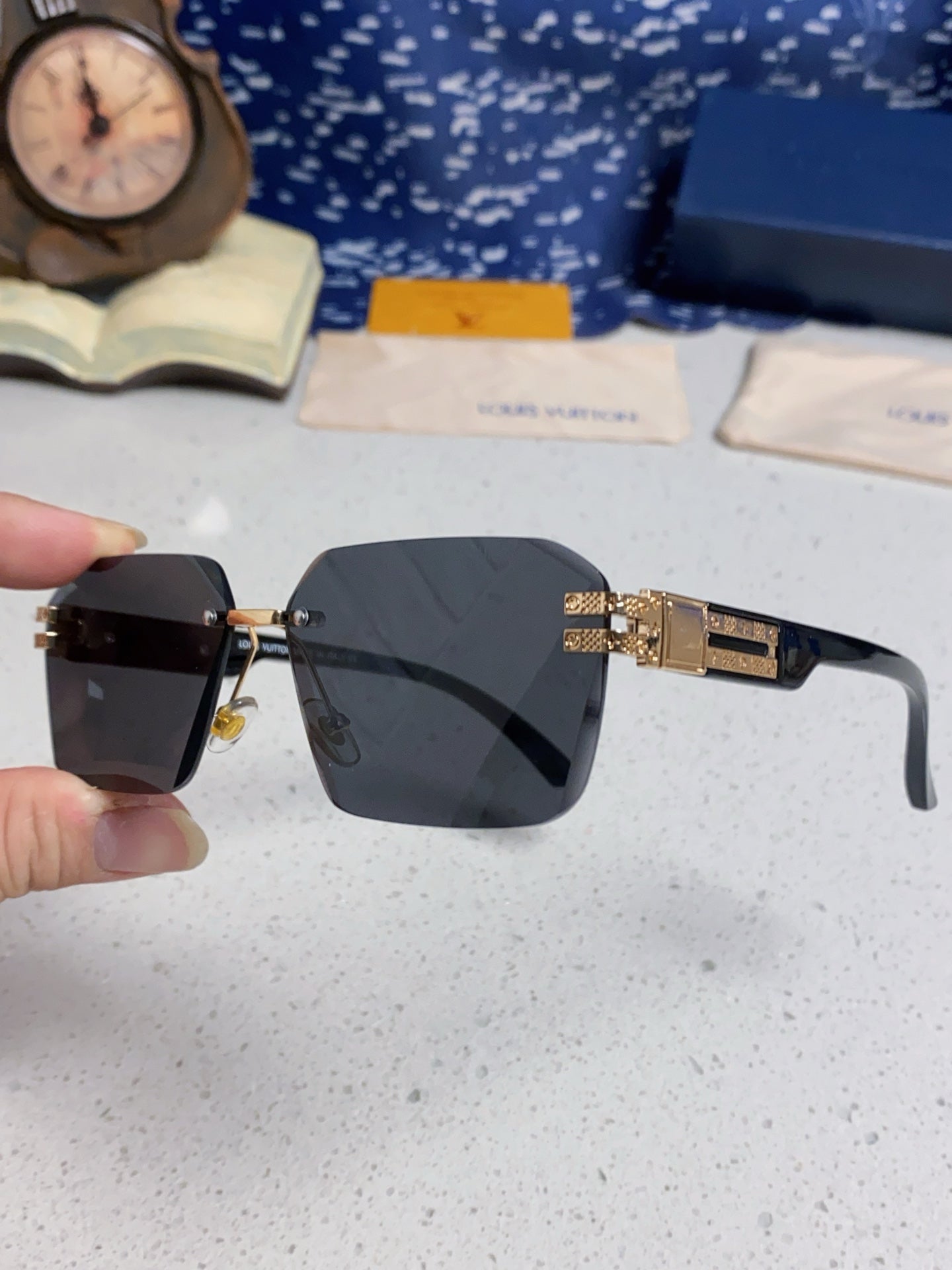 New Fashionable, Elegant, Comfortable, Lightweight, Exquisite  Sunglasses