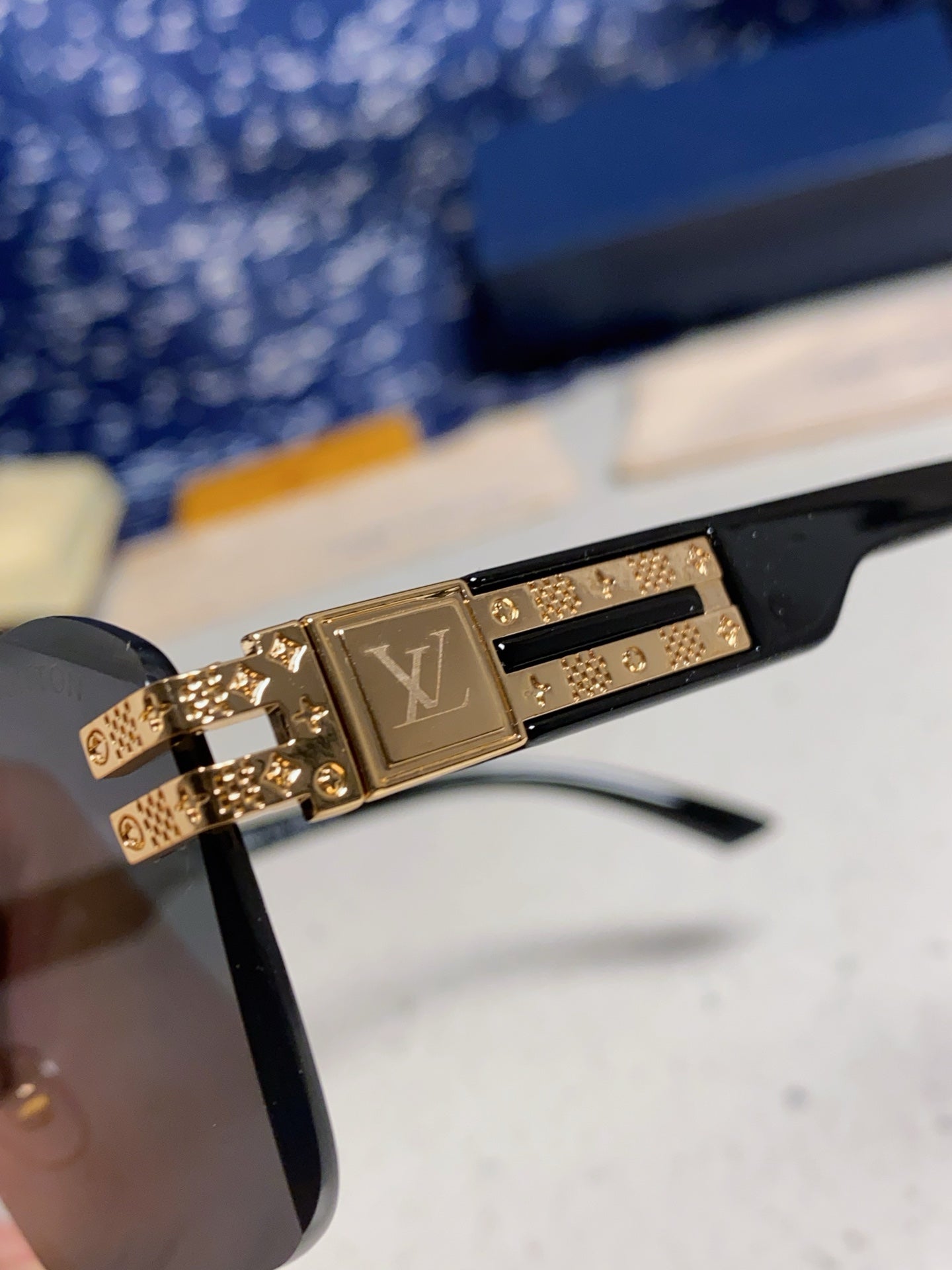 New Fashionable, Elegant, Comfortable, Lightweight, Exquisite  Sunglasses
