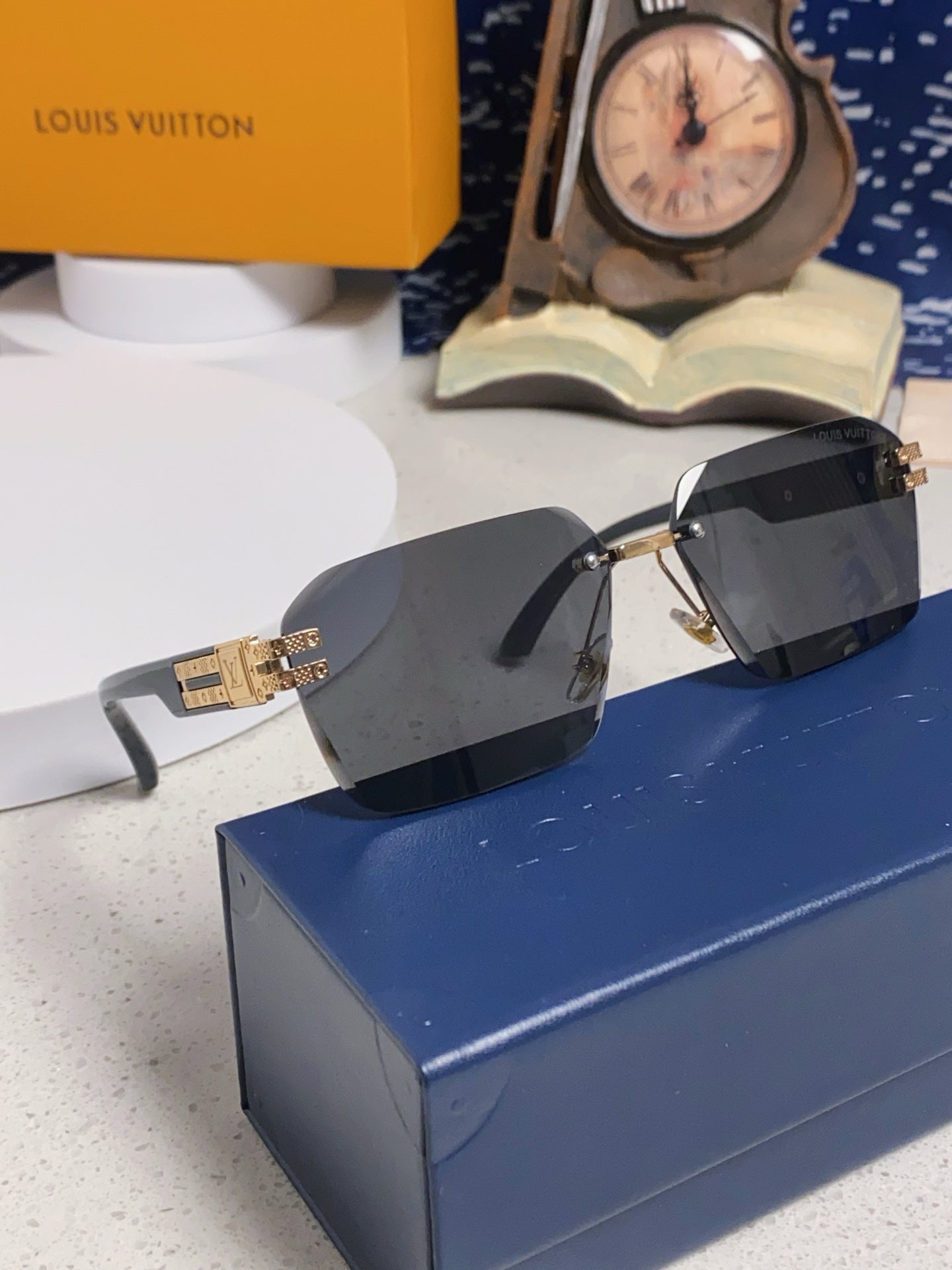 New Fashionable, Elegant, Comfortable, Lightweight, Exquisite  Sunglasses