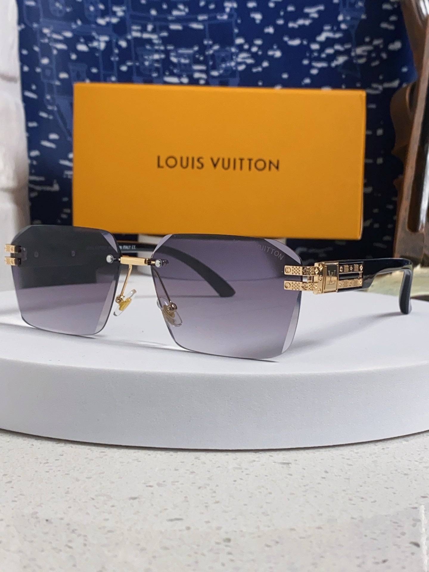 New Fashionable, Elegant, Comfortable, Lightweight, Exquisite  Sunglasses