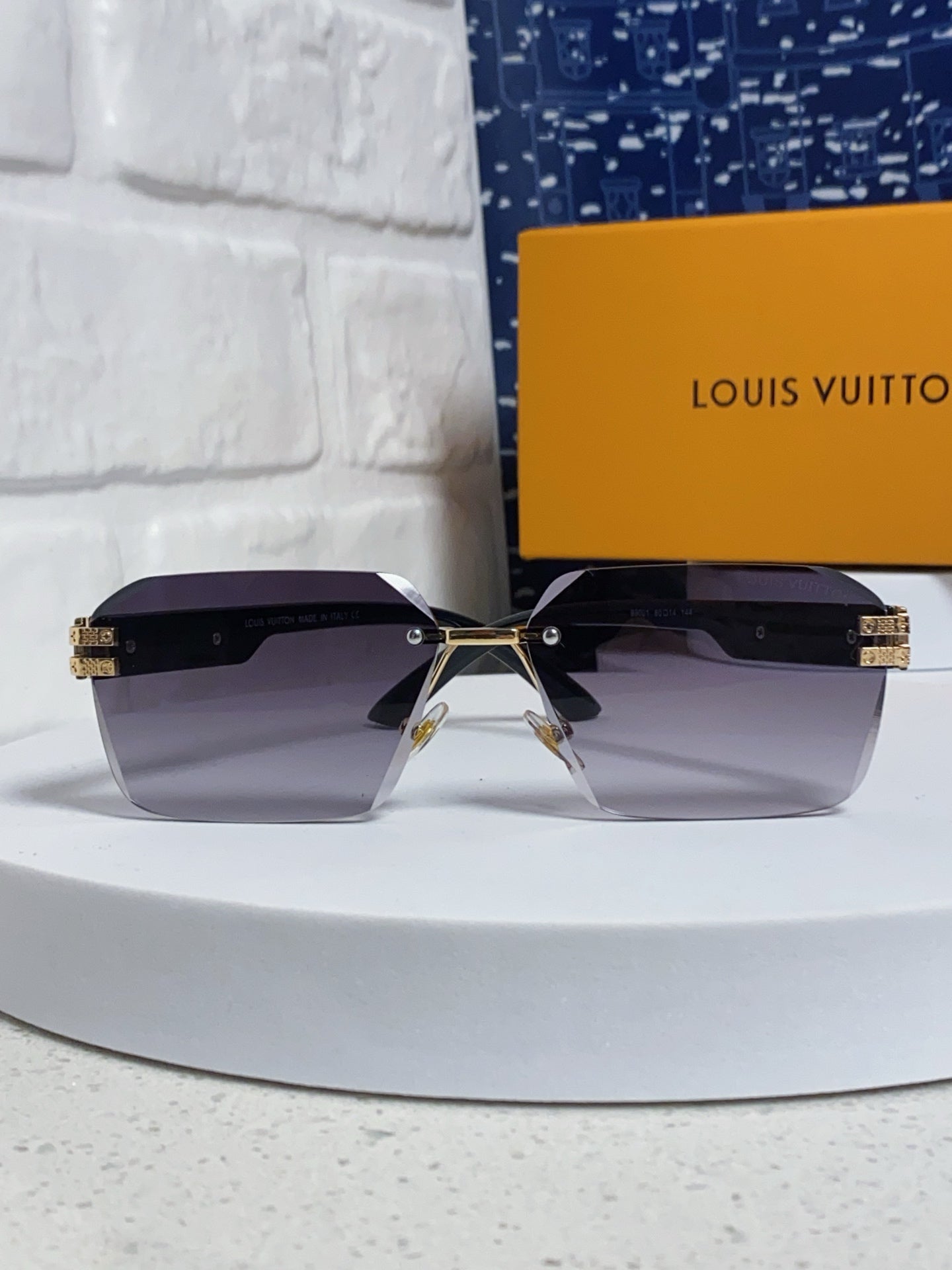 New Fashionable, Elegant, Comfortable, Lightweight, Exquisite  Sunglasses