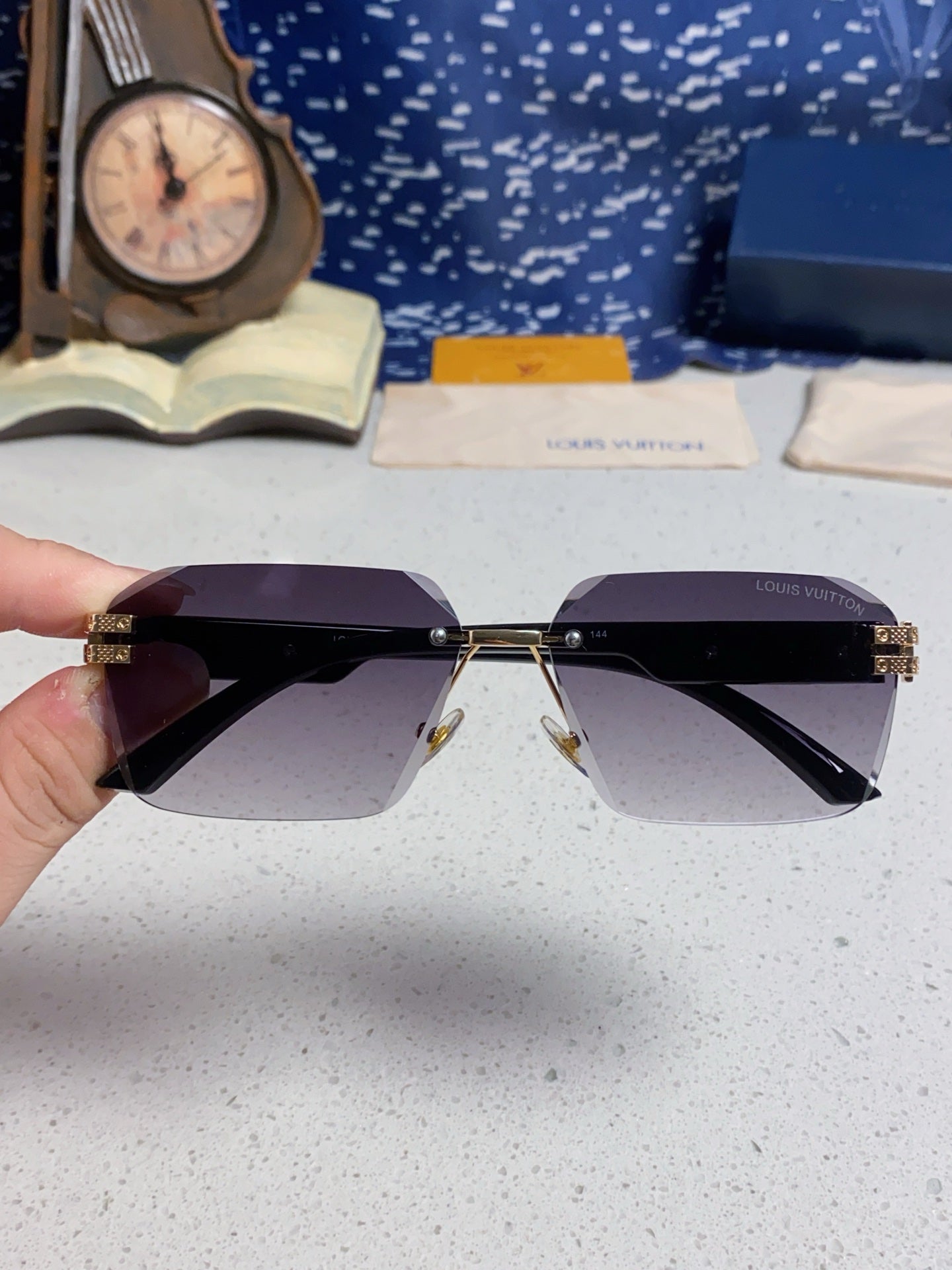 New Fashionable, Elegant, Comfortable, Lightweight, Exquisite  Sunglasses