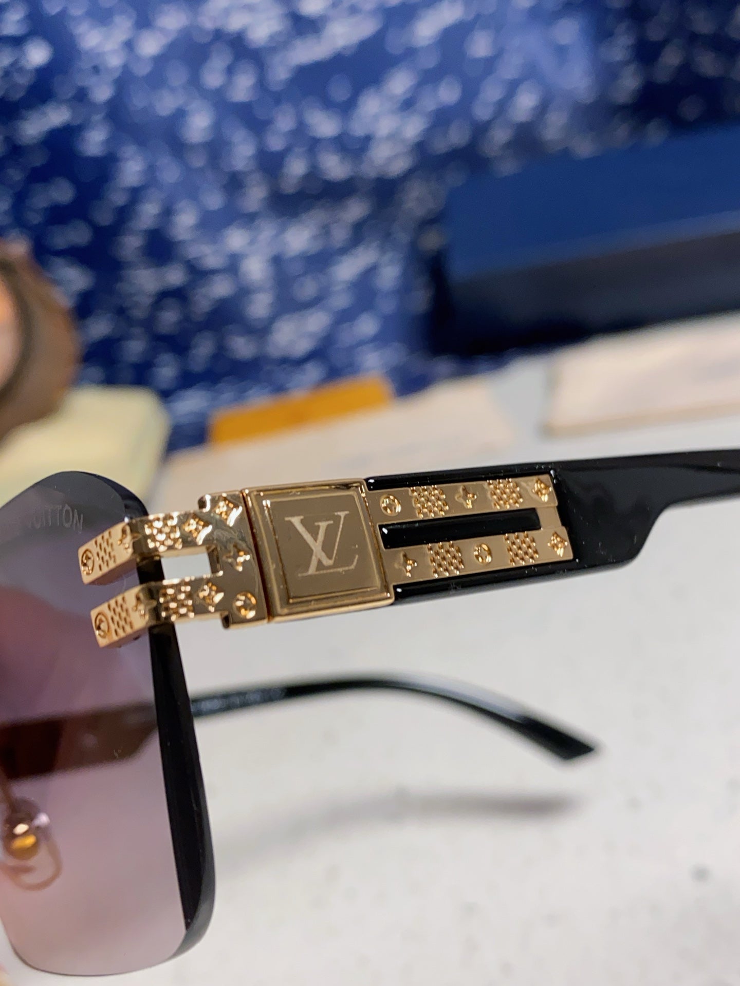 New Fashionable, Elegant, Comfortable, Lightweight, Exquisite  Sunglasses