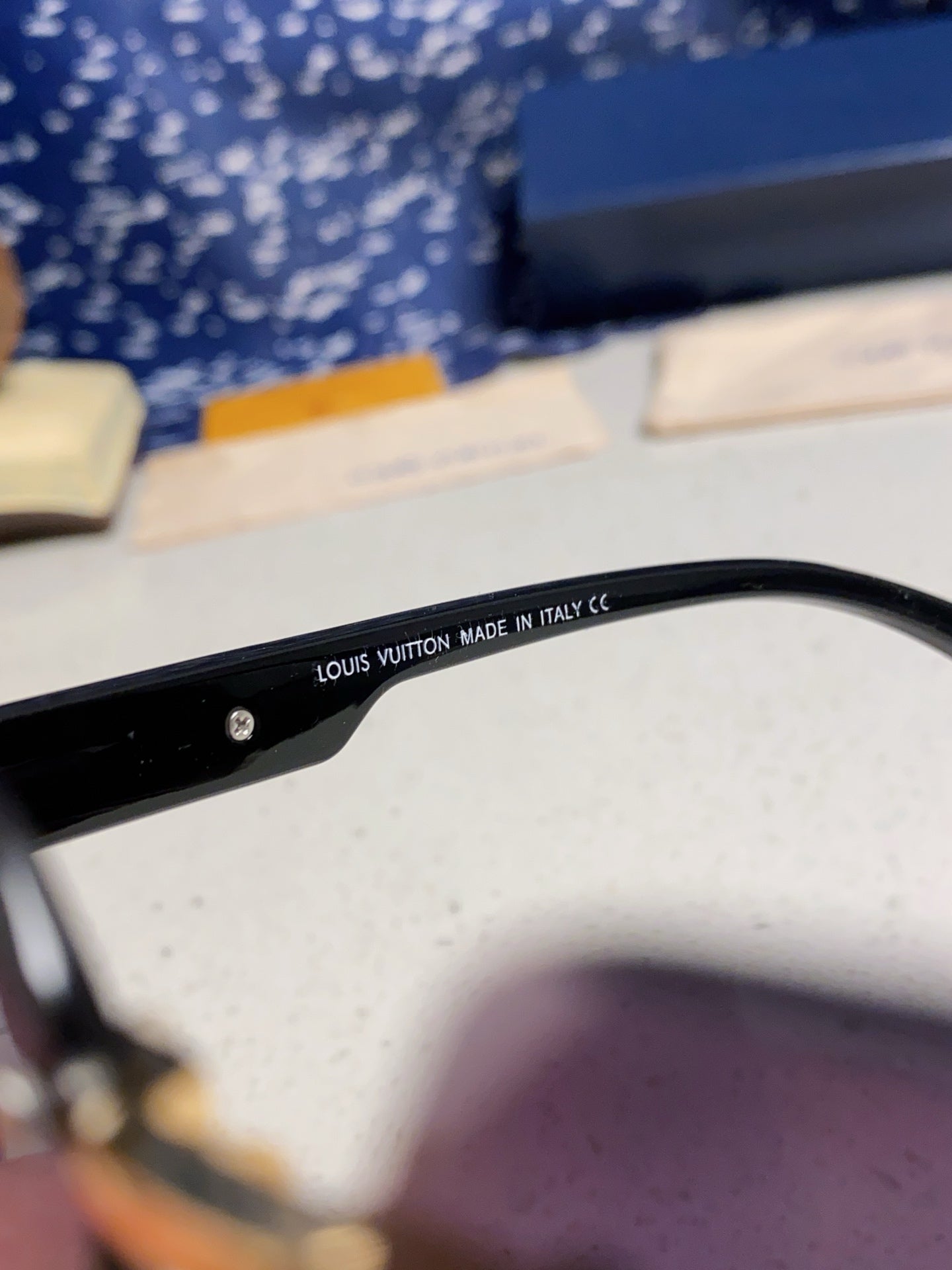 New Fashionable, Elegant, Comfortable, Lightweight, Exquisite  Sunglasses