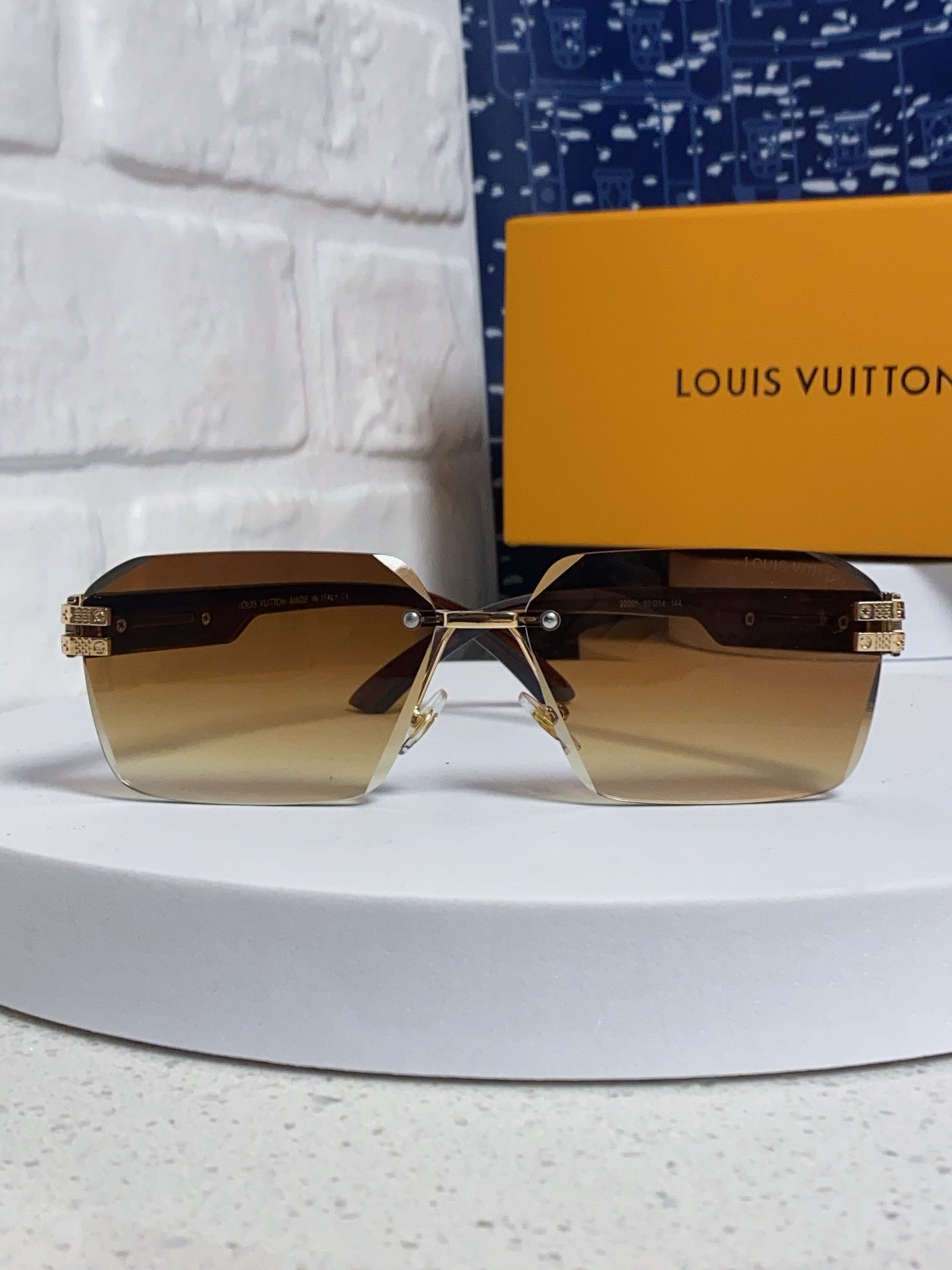 New Fashionable, Elegant, Comfortable, Lightweight, Exquisite  Sunglasses