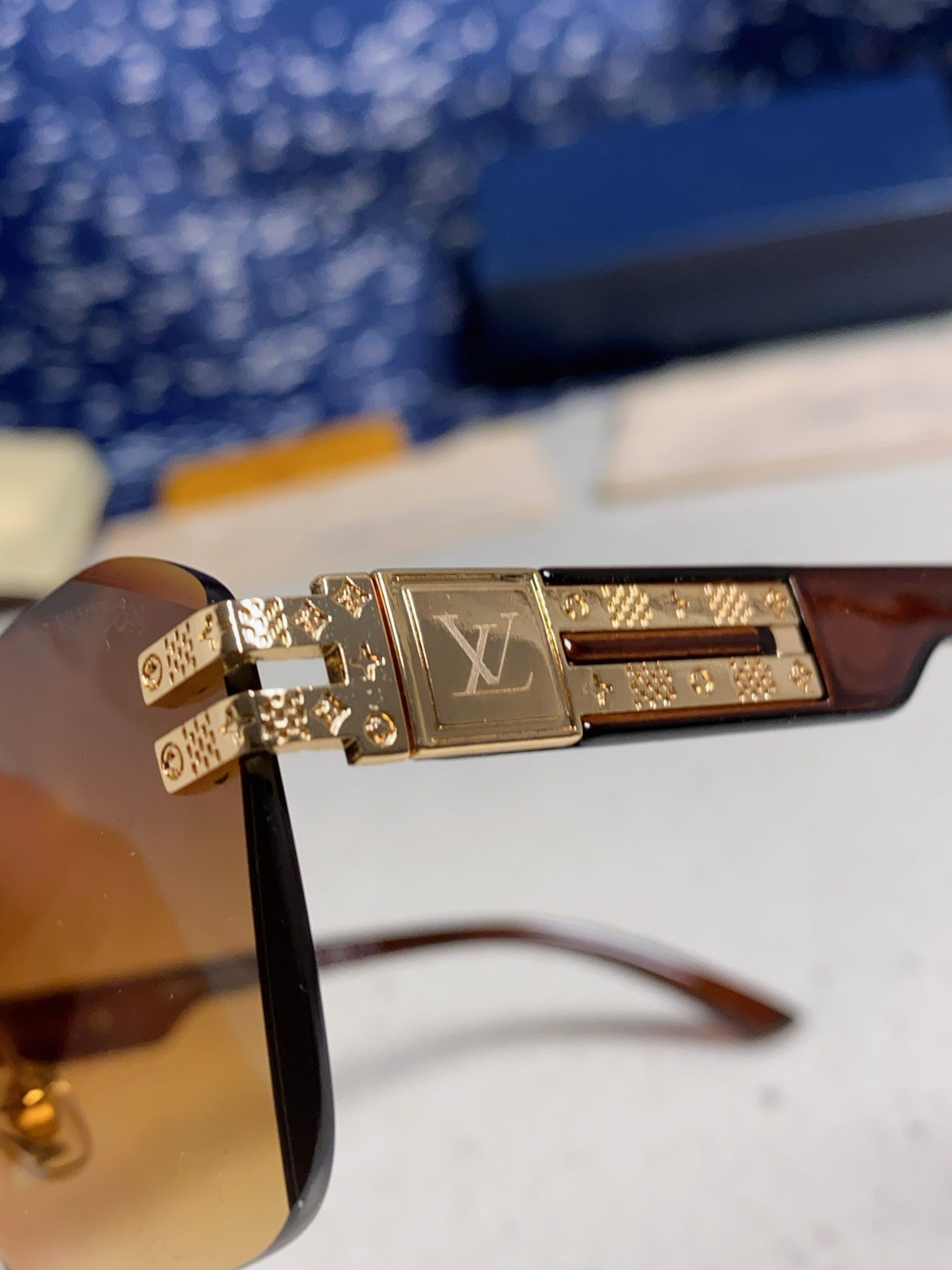 New Fashionable, Elegant, Comfortable, Lightweight, Exquisite  Sunglasses