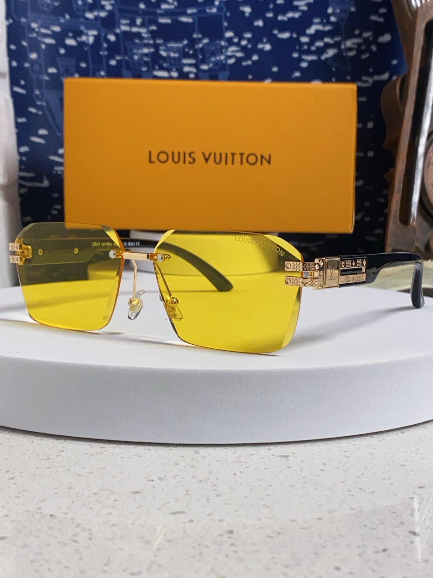 New Fashionable, Elegant, Comfortable, Lightweight, Exquisite  Sunglasses