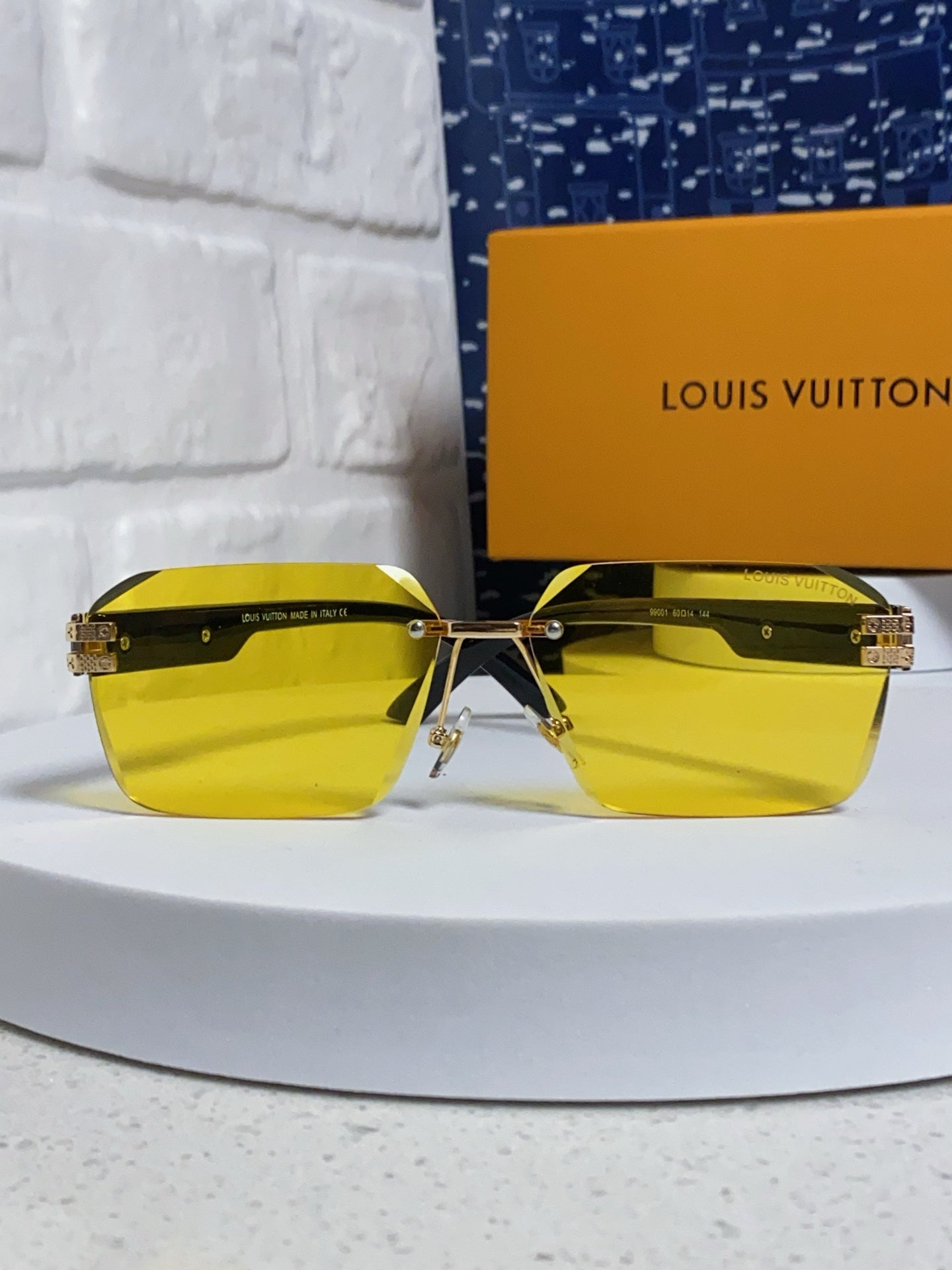 New Fashionable, Elegant, Comfortable, Lightweight, Exquisite  Sunglasses