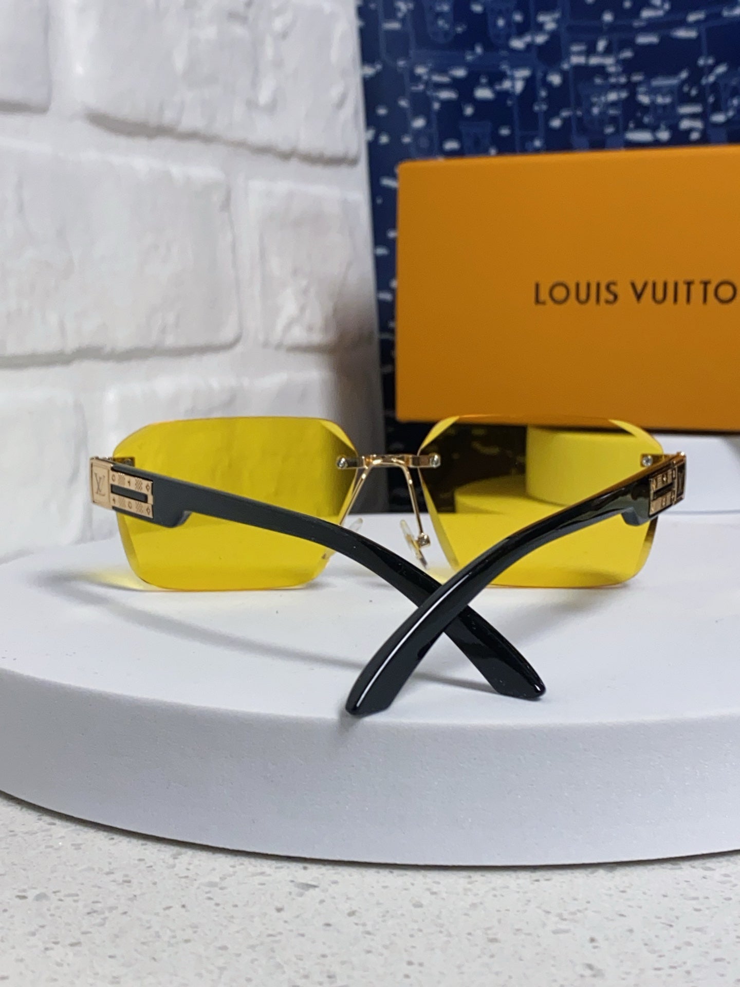 New Fashionable, Elegant, Comfortable, Lightweight, Exquisite  Sunglasses