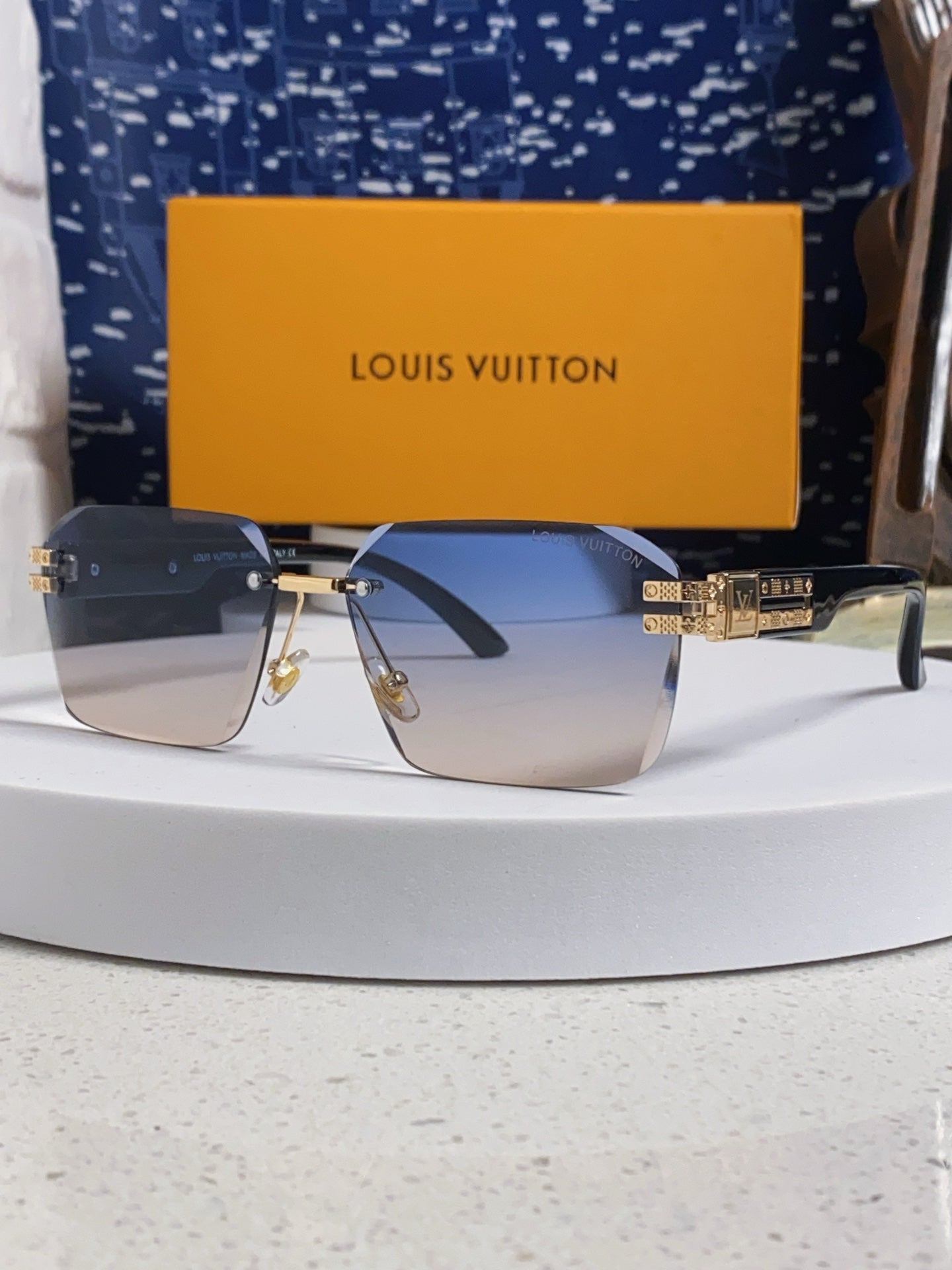 New Fashionable, Elegant, Comfortable, Lightweight, Exquisite  Sunglasses