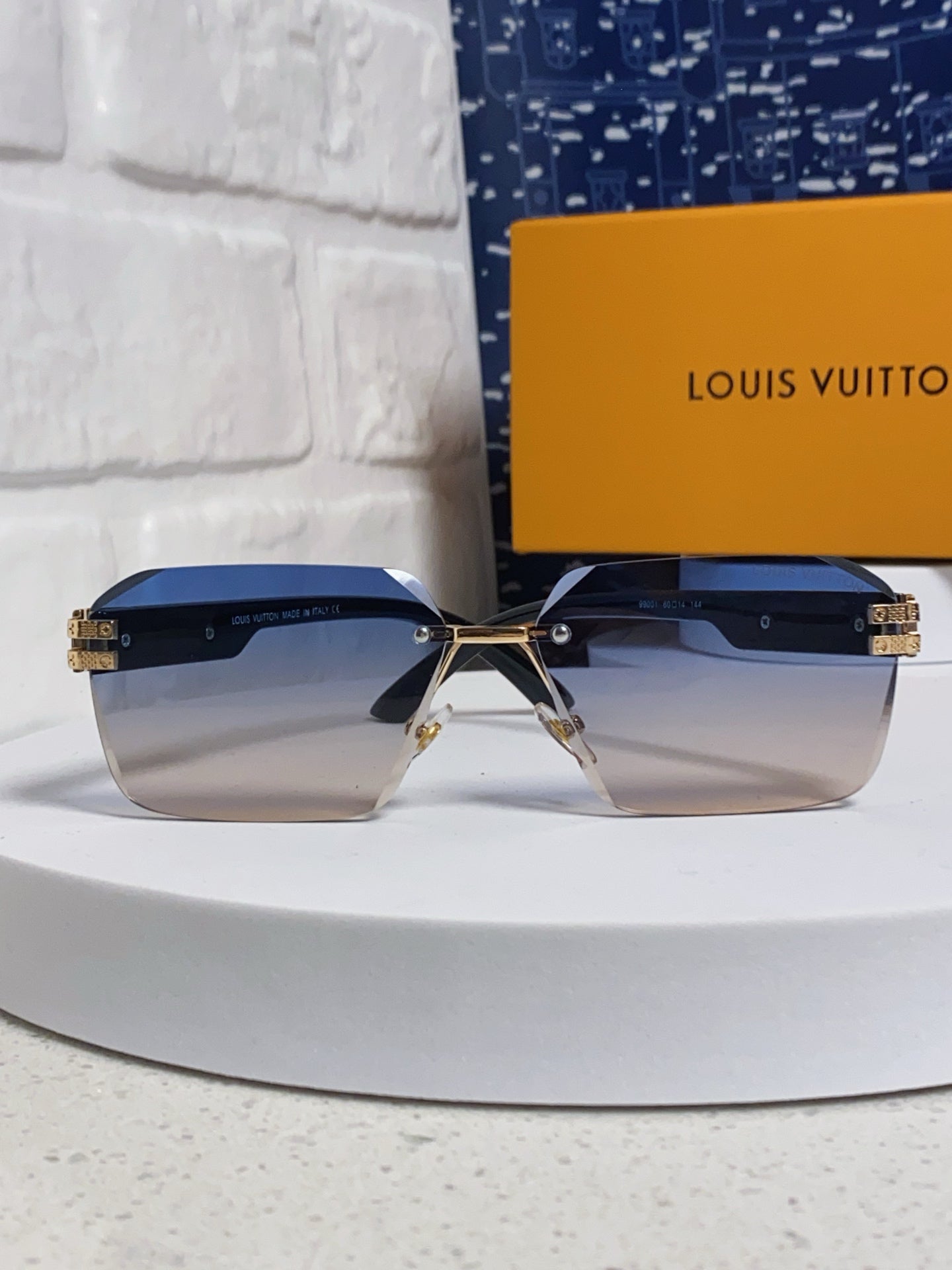 New Fashionable, Elegant, Comfortable, Lightweight, Exquisite  Sunglasses