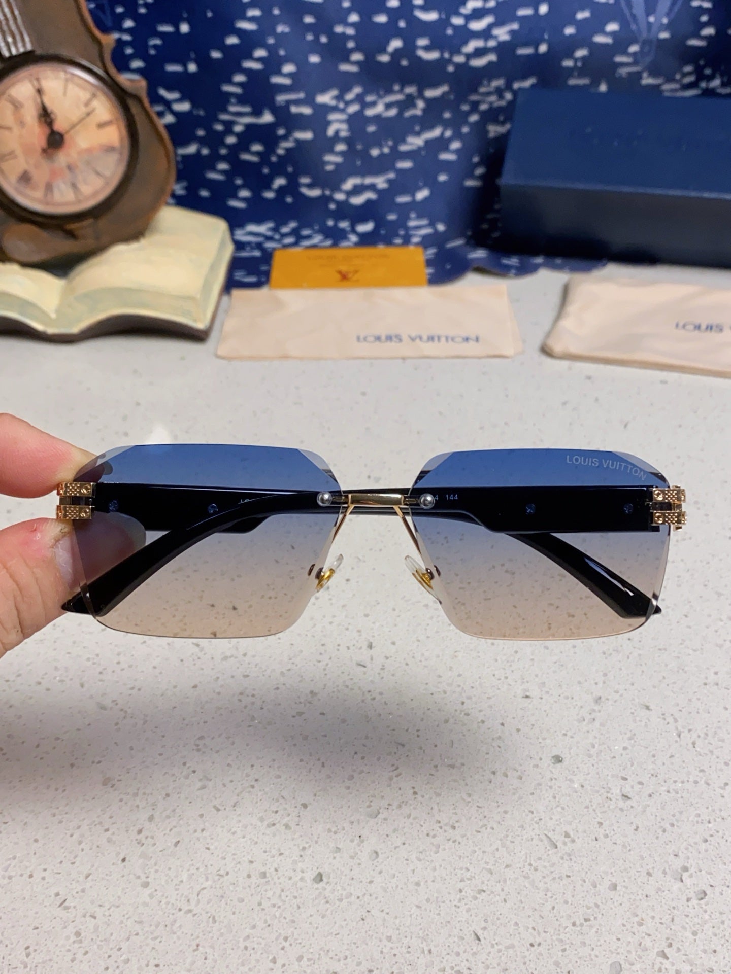 New Fashionable, Elegant, Comfortable, Lightweight, Exquisite  Sunglasses