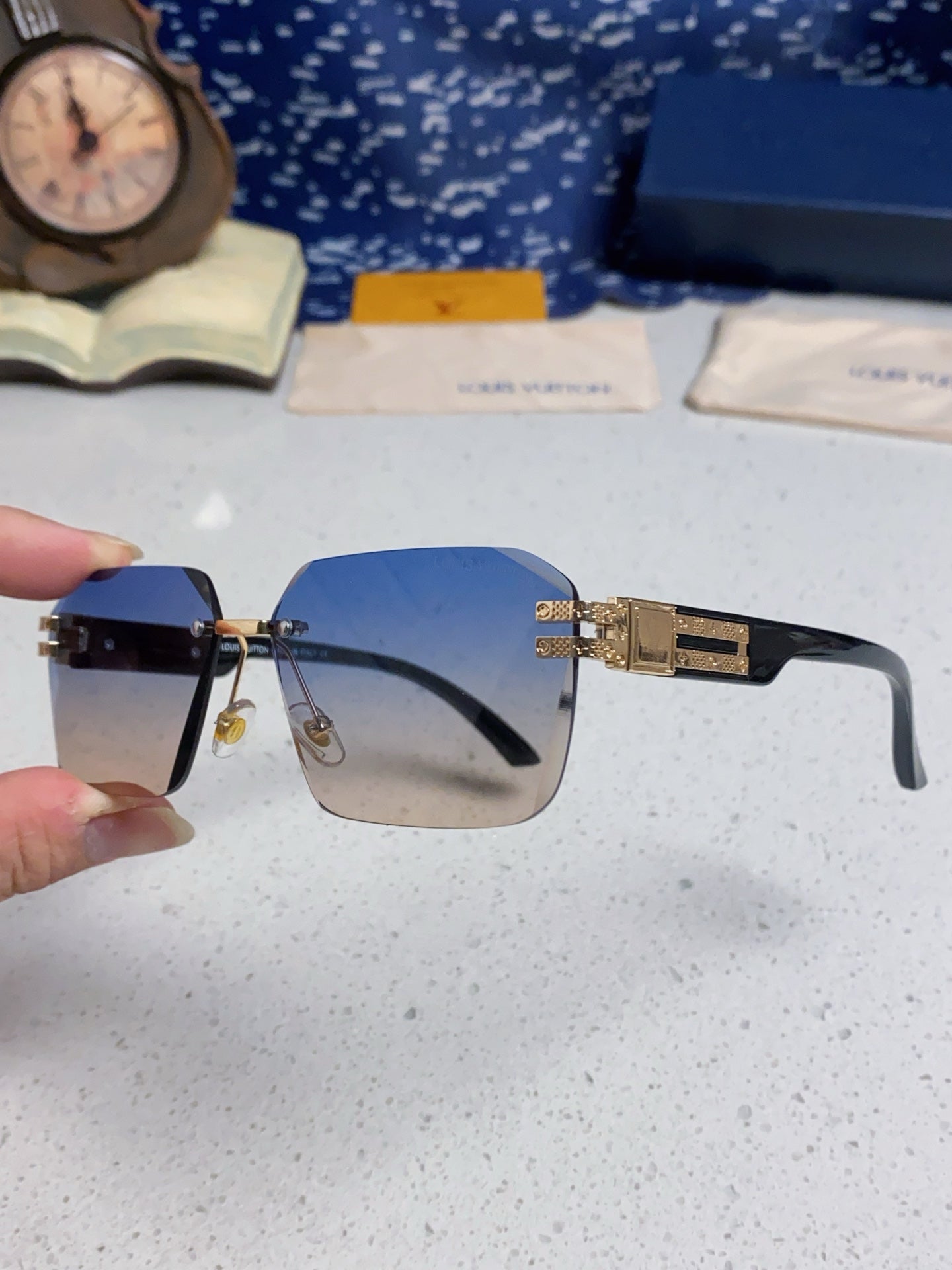 New Fashionable, Elegant, Comfortable, Lightweight, Exquisite  Sunglasses