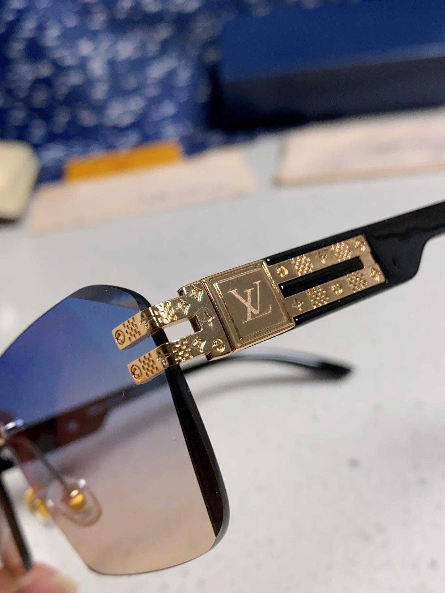 New Fashionable, Elegant, Comfortable, Lightweight, Exquisite  Sunglasses