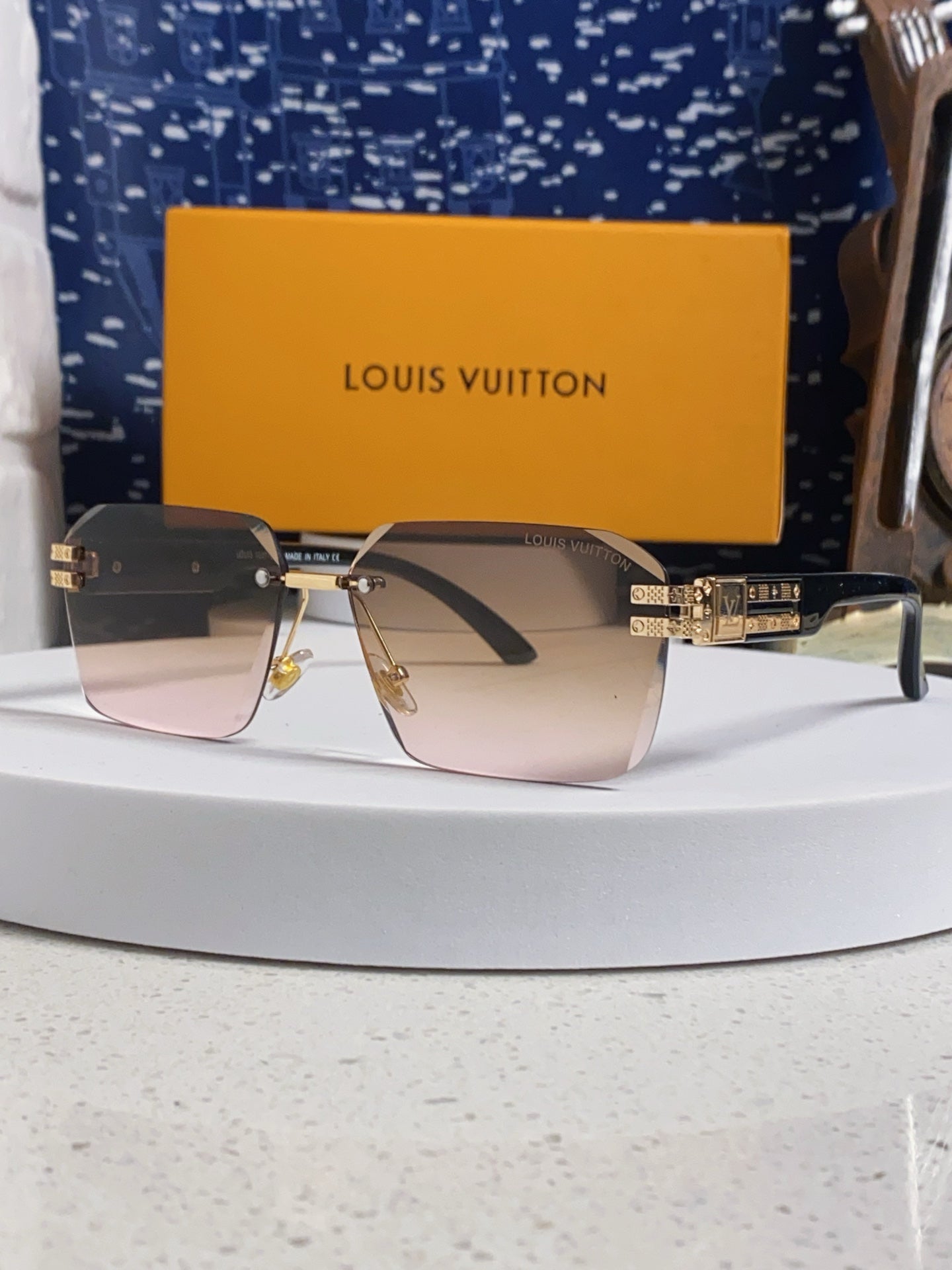 New Fashionable, Elegant, Comfortable, Lightweight, Exquisite  Sunglasses