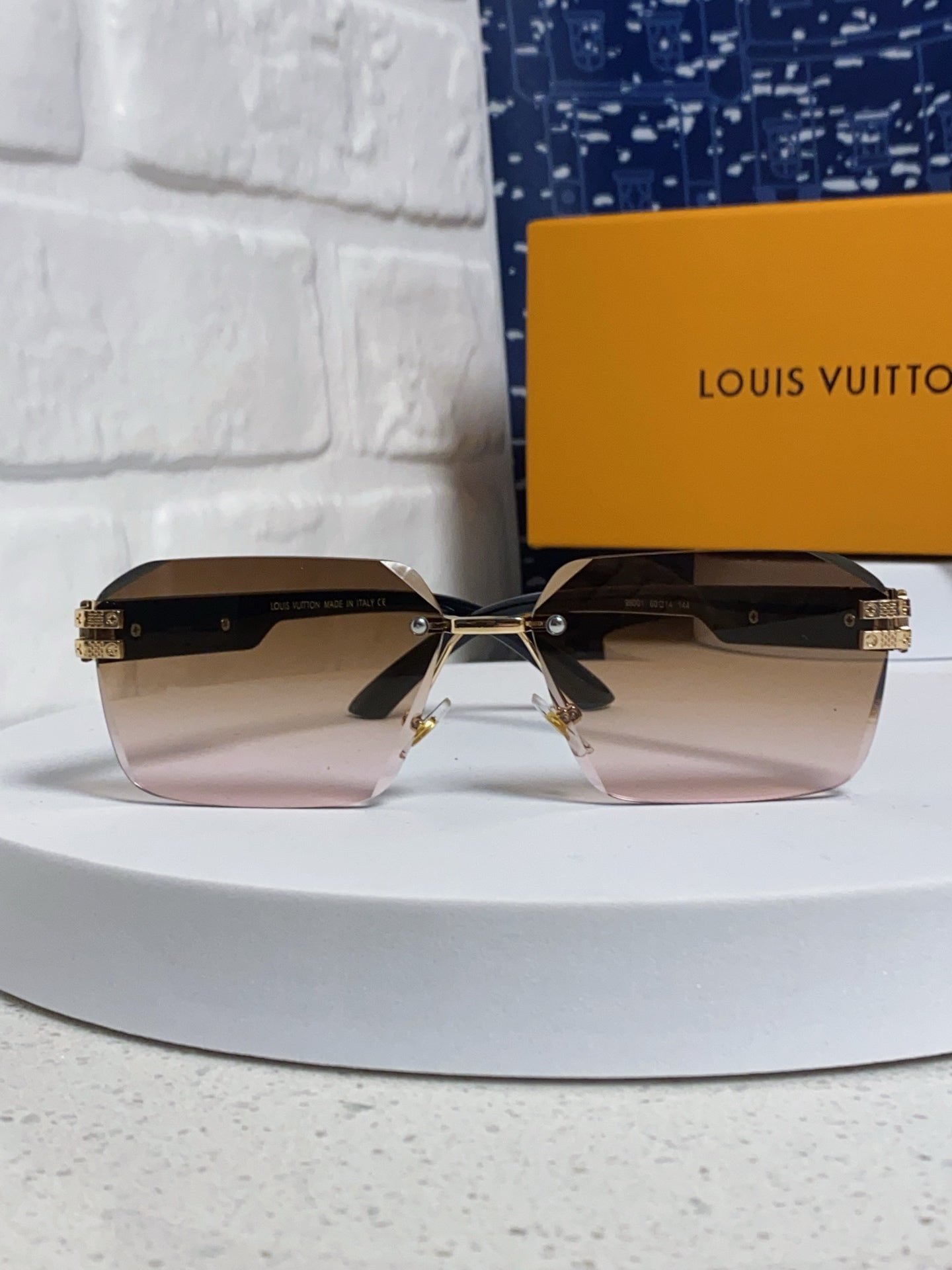 New Fashionable, Elegant, Comfortable, Lightweight, Exquisite  Sunglasses
