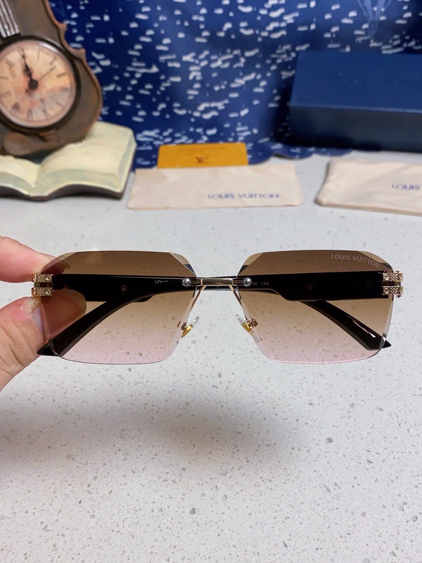 New Fashionable, Elegant, Comfortable, Lightweight, Exquisite  Sunglasses