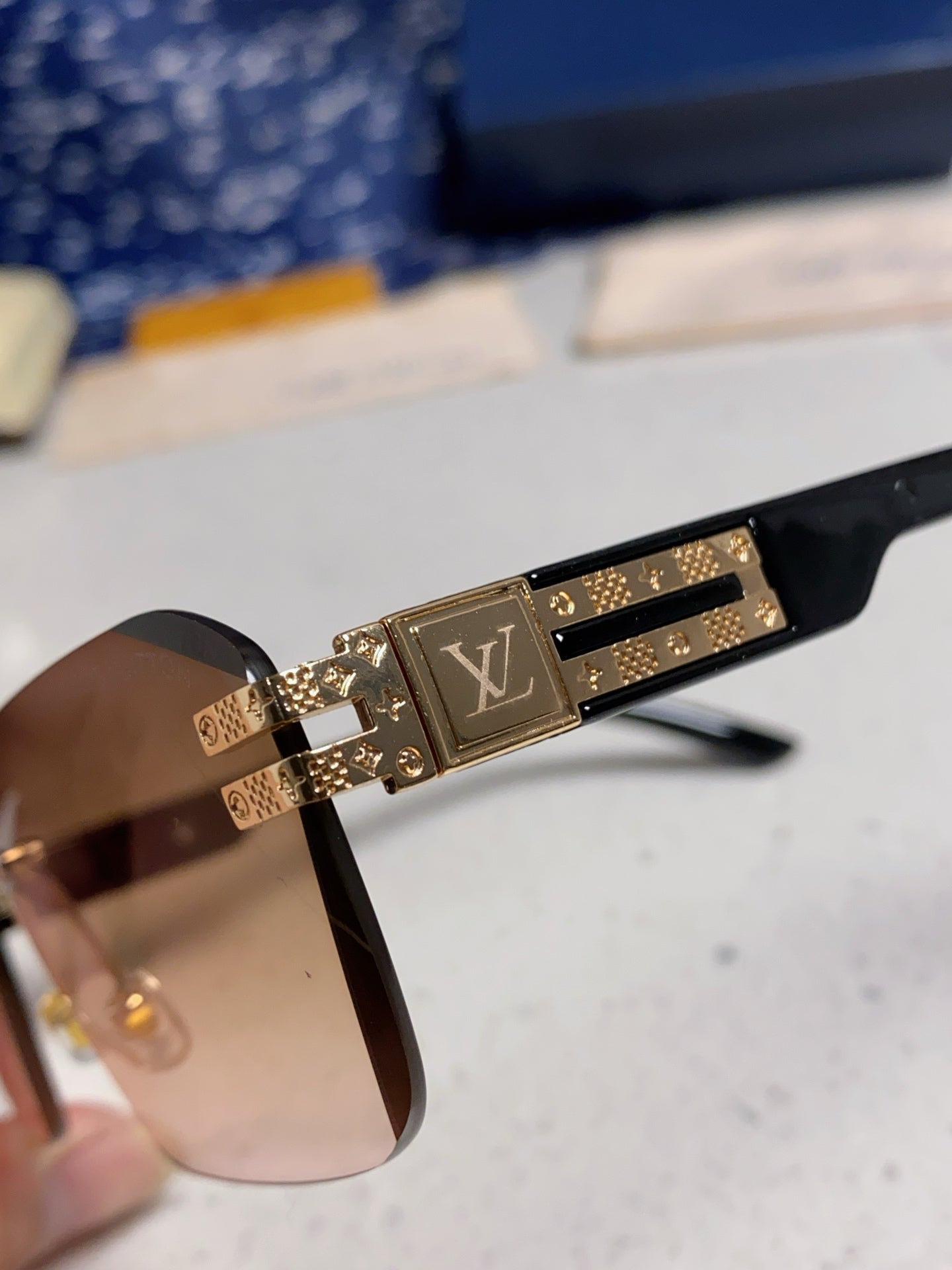 New Fashionable, Elegant, Comfortable, Lightweight, Exquisite  Sunglasses