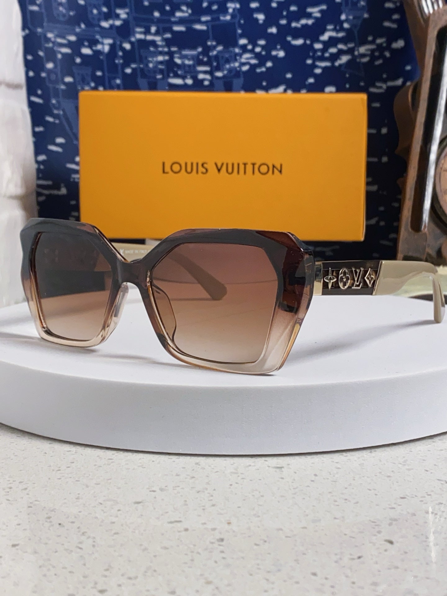 New Fashionable, Elegant, Comfortable, Lightweight, Exquisite  Sunglasses
