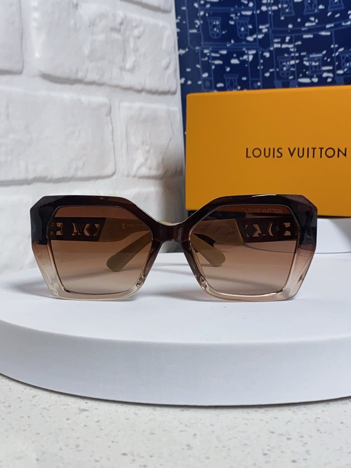 New Fashionable, Elegant, Comfortable, Lightweight, Exquisite  Sunglasses