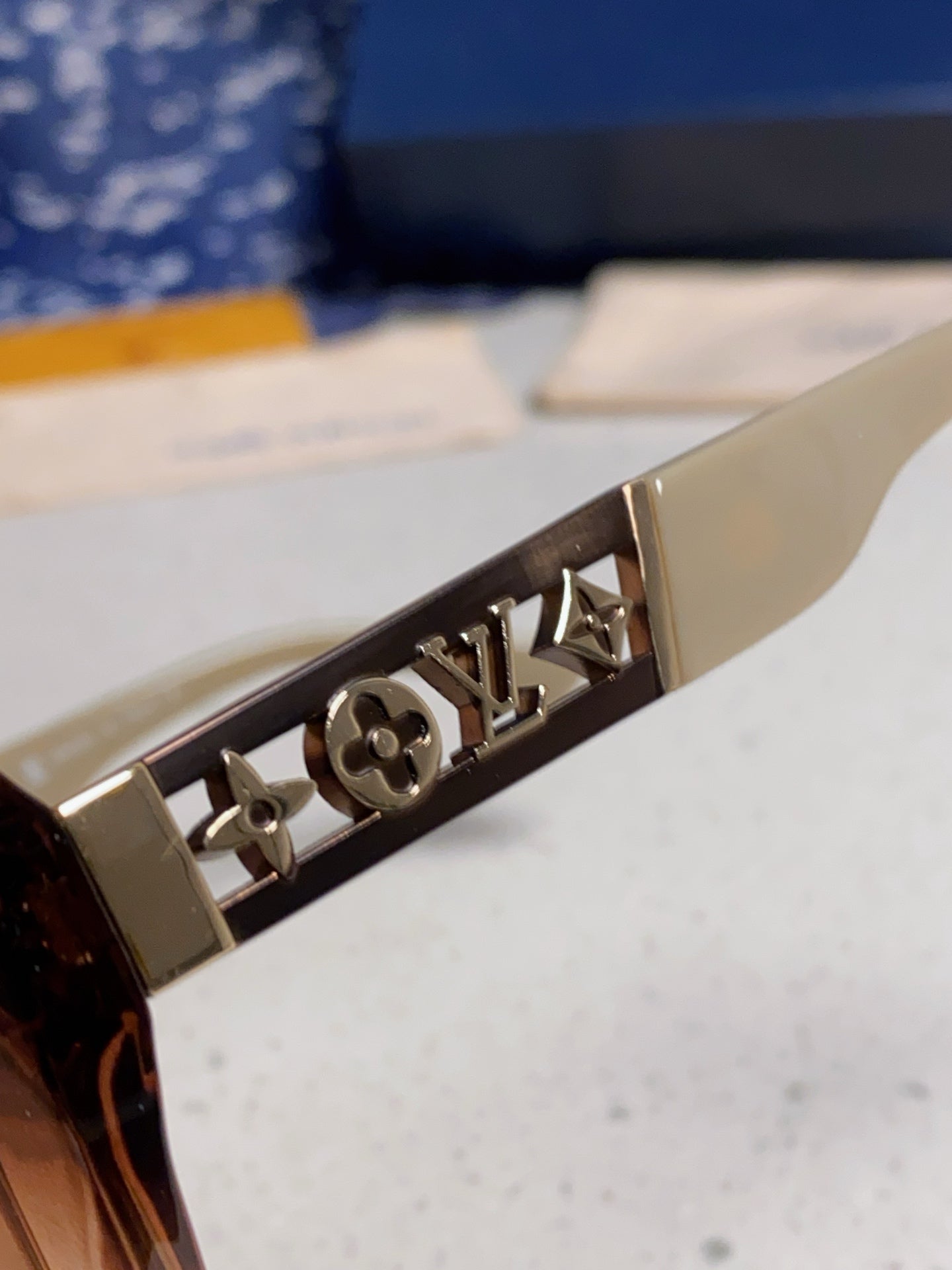 New Fashionable, Elegant, Comfortable, Lightweight, Exquisite  Sunglasses