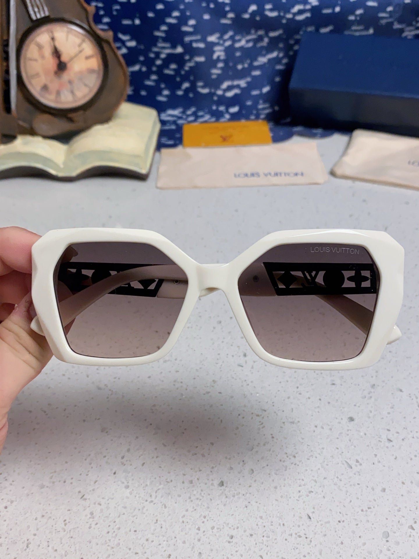 New Fashionable, Elegant, Comfortable, Lightweight, Exquisite  Sunglasses
