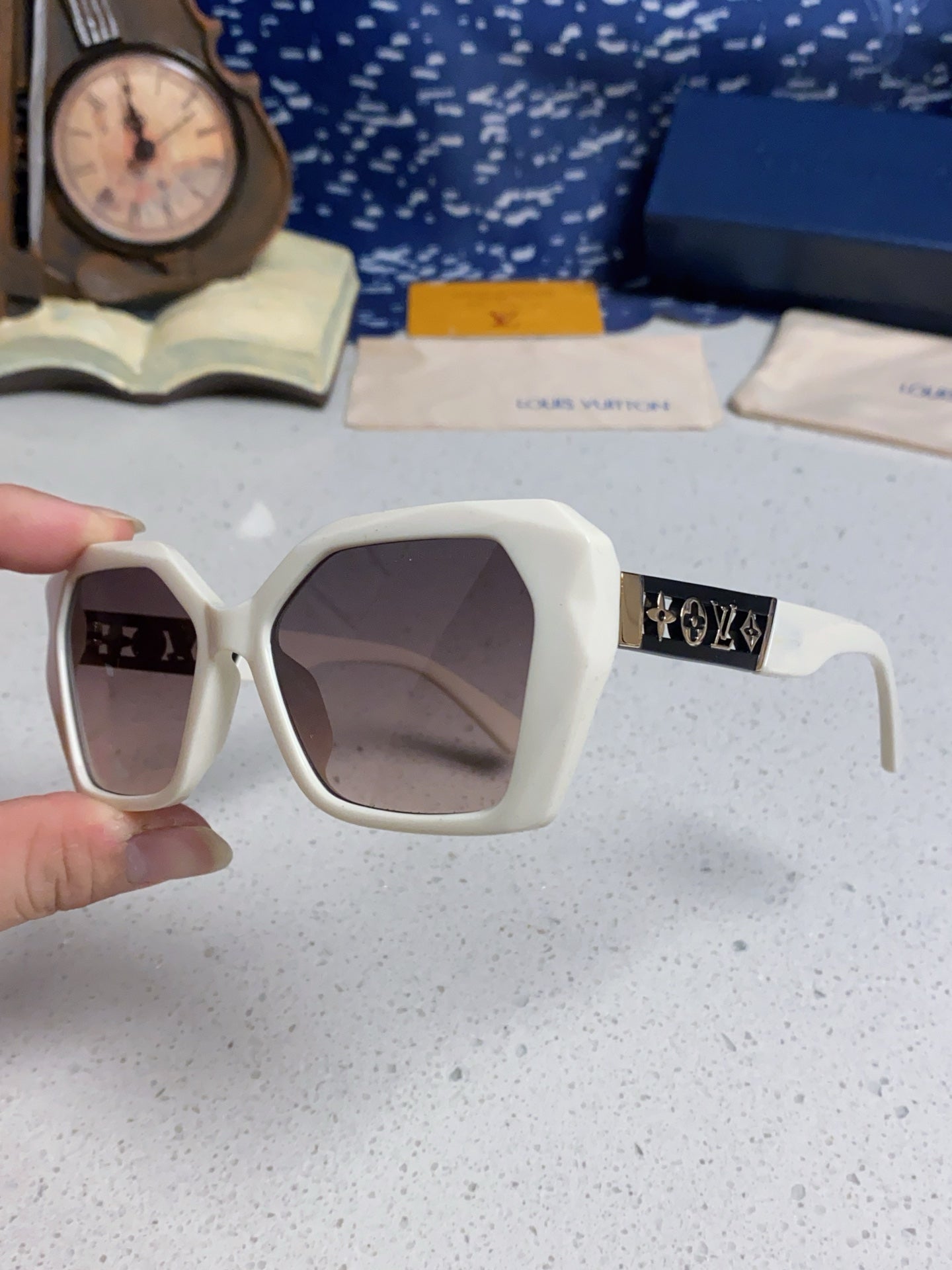New Fashionable, Elegant, Comfortable, Lightweight, Exquisite  Sunglasses