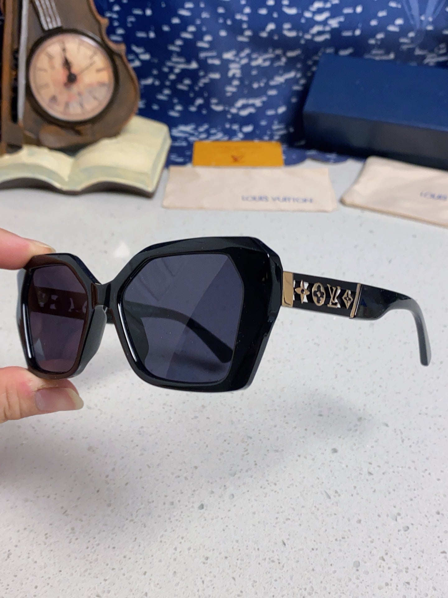 New Fashionable, Elegant, Comfortable, Lightweight, Exquisite  Sunglasses