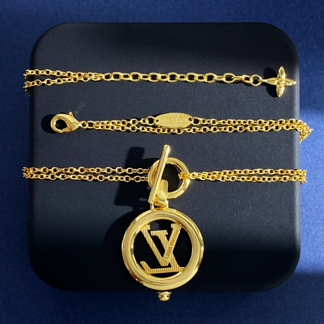 New Fashion Luxury Exquisite Women's Letter OT Buckle Double layer Chain Necklace