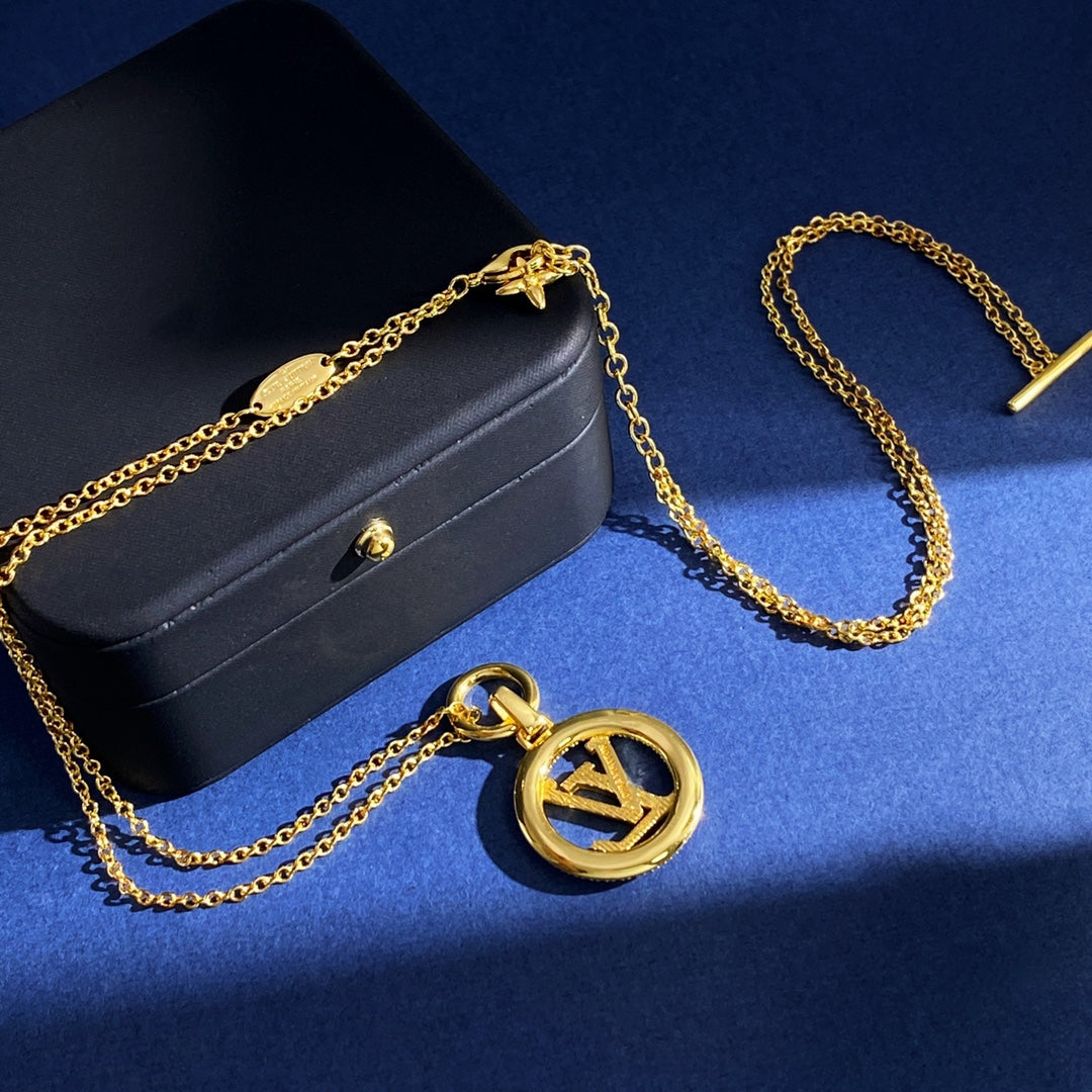 New Fashion Luxury Exquisite Women's Letter OT Buckle Double layer Chain Necklace