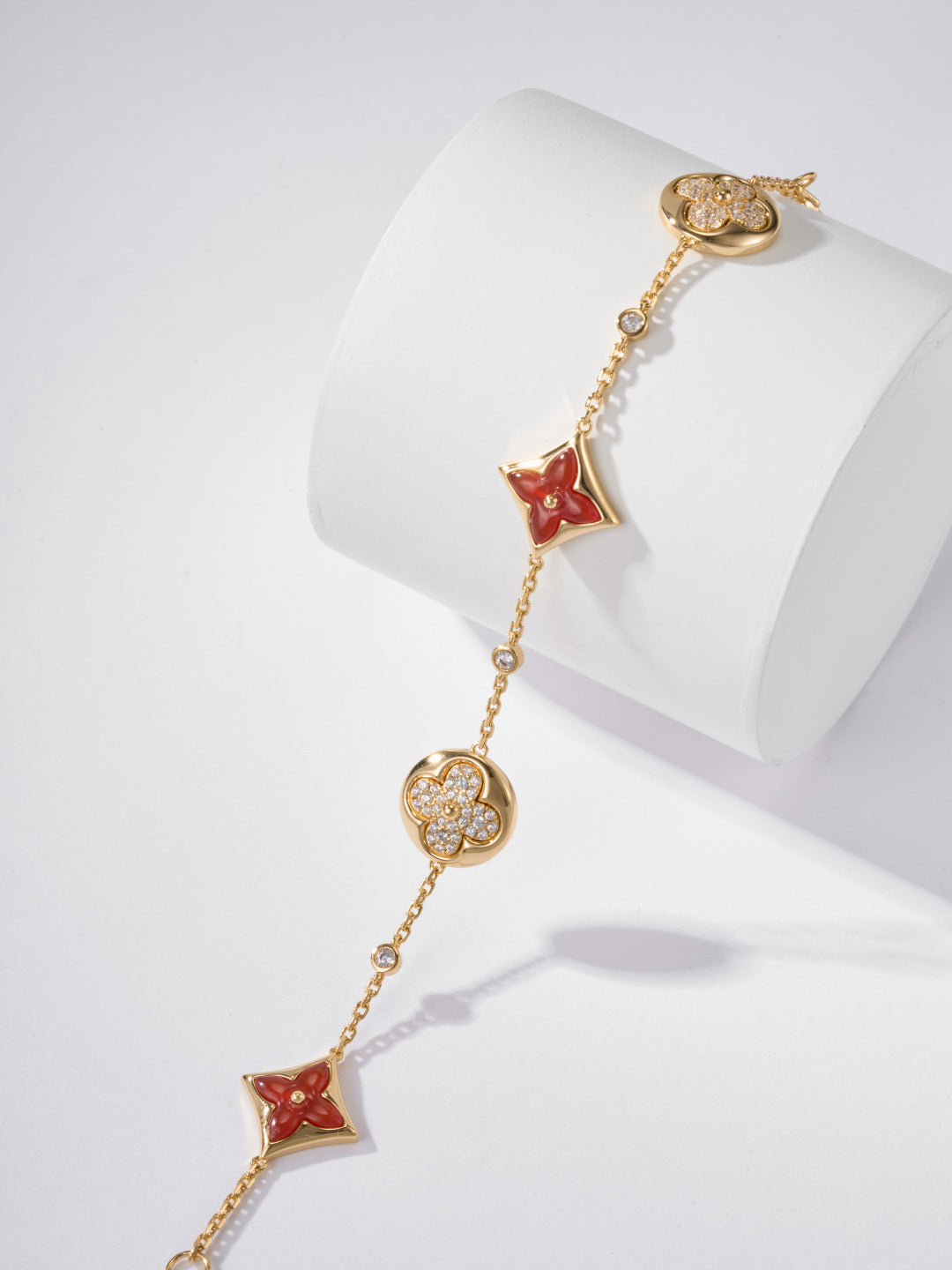 New Fashion Luxury Exquisite Women's Monogram Flower Bracelet