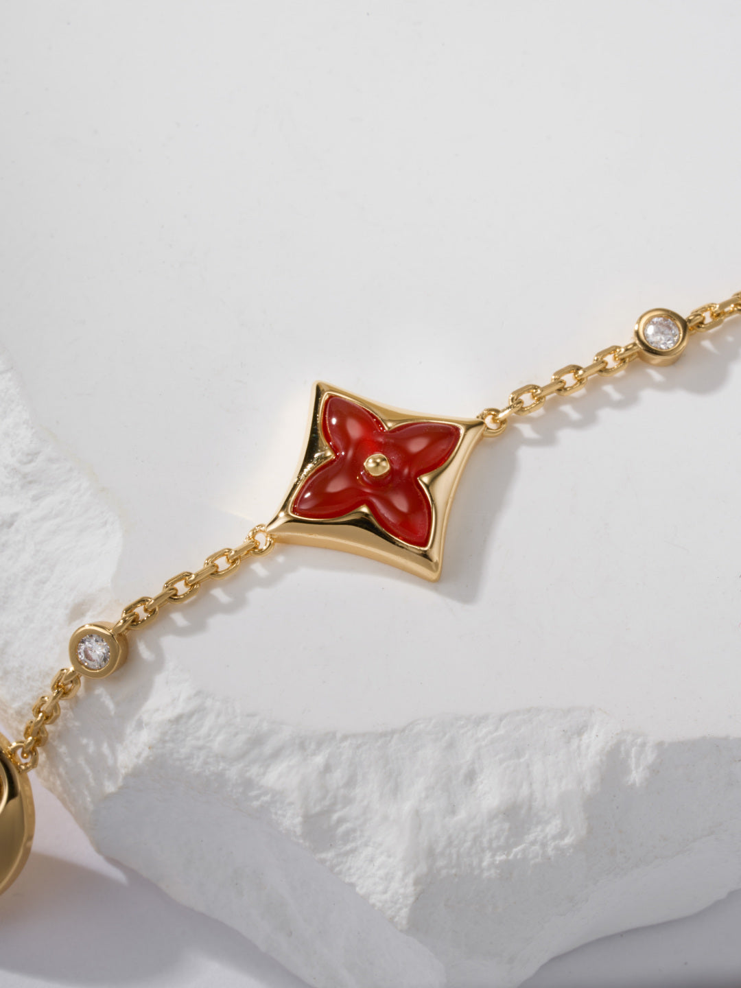 New Fashion Luxury Exquisite Women's Monogram Flower Bracelet