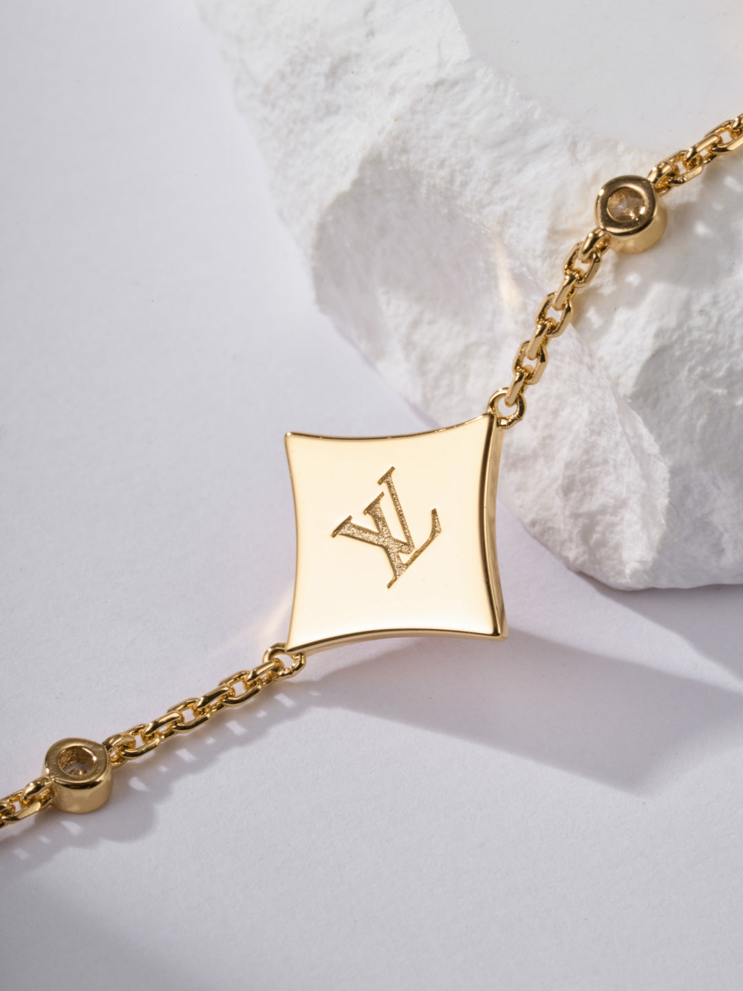 New Fashion Luxury Exquisite Women's Monogram Flower Bracelet